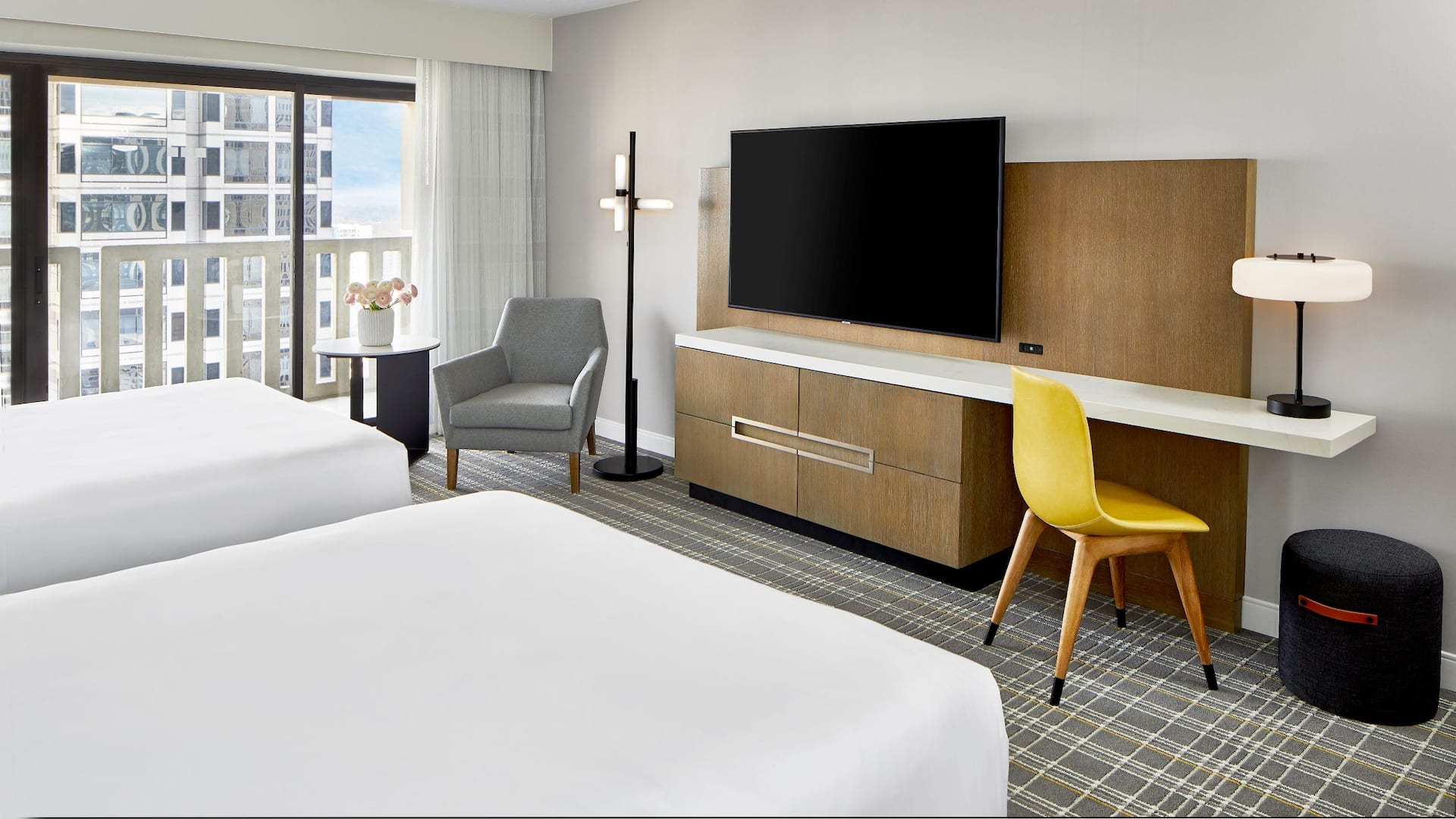 2 из 7 Hyatt Regency Atlanta Two Queens View Credenza