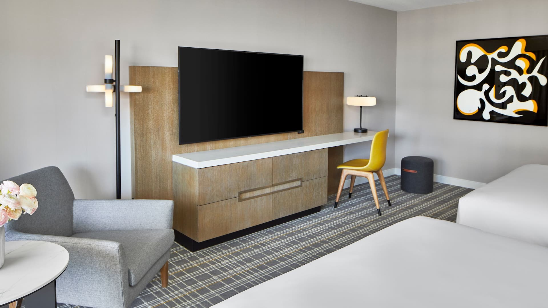 3 из 7 Hyatt Regency Atlanta Two Queens View Credenza Art