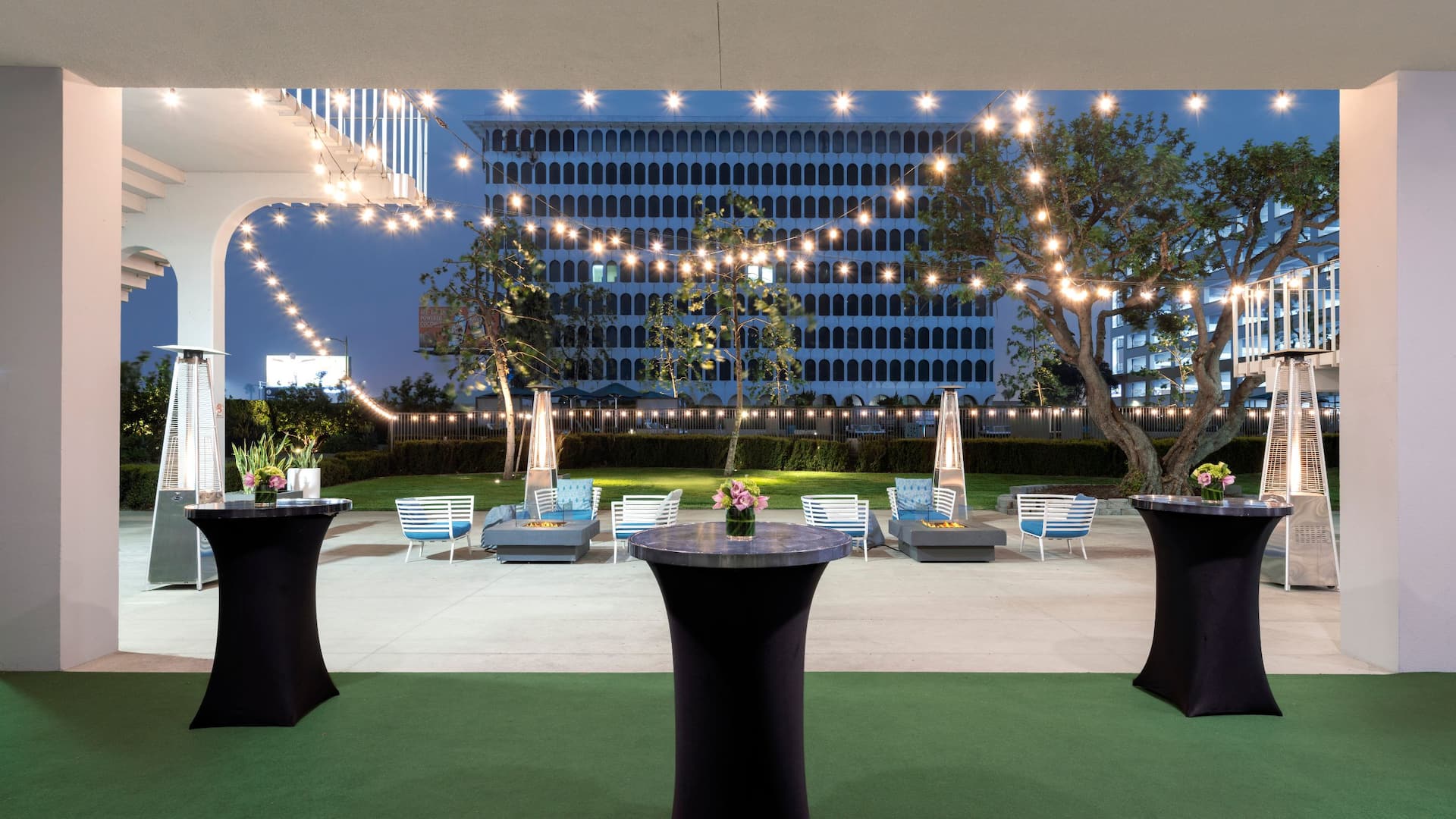 Hyatt Regency Los Angeles International Airport Jetway Patio And Firepits