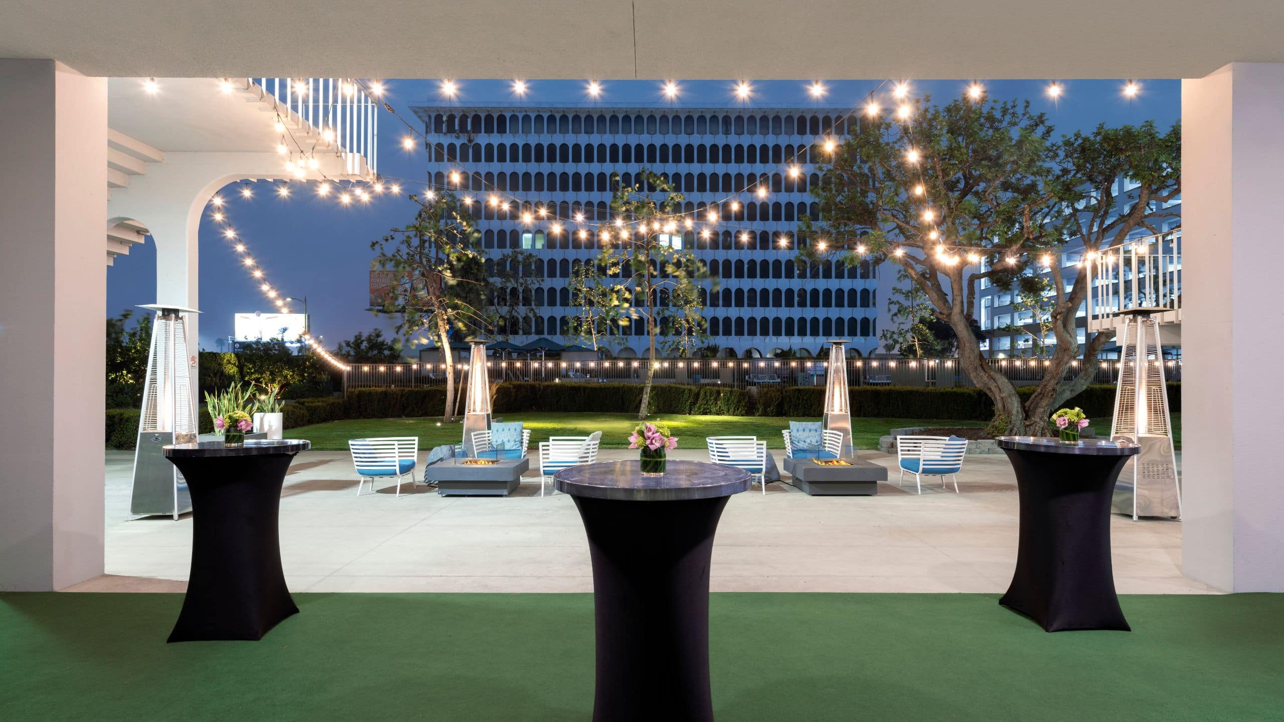 Hyatt Regency Los Angeles International Airport Jetway Patio And Firepits