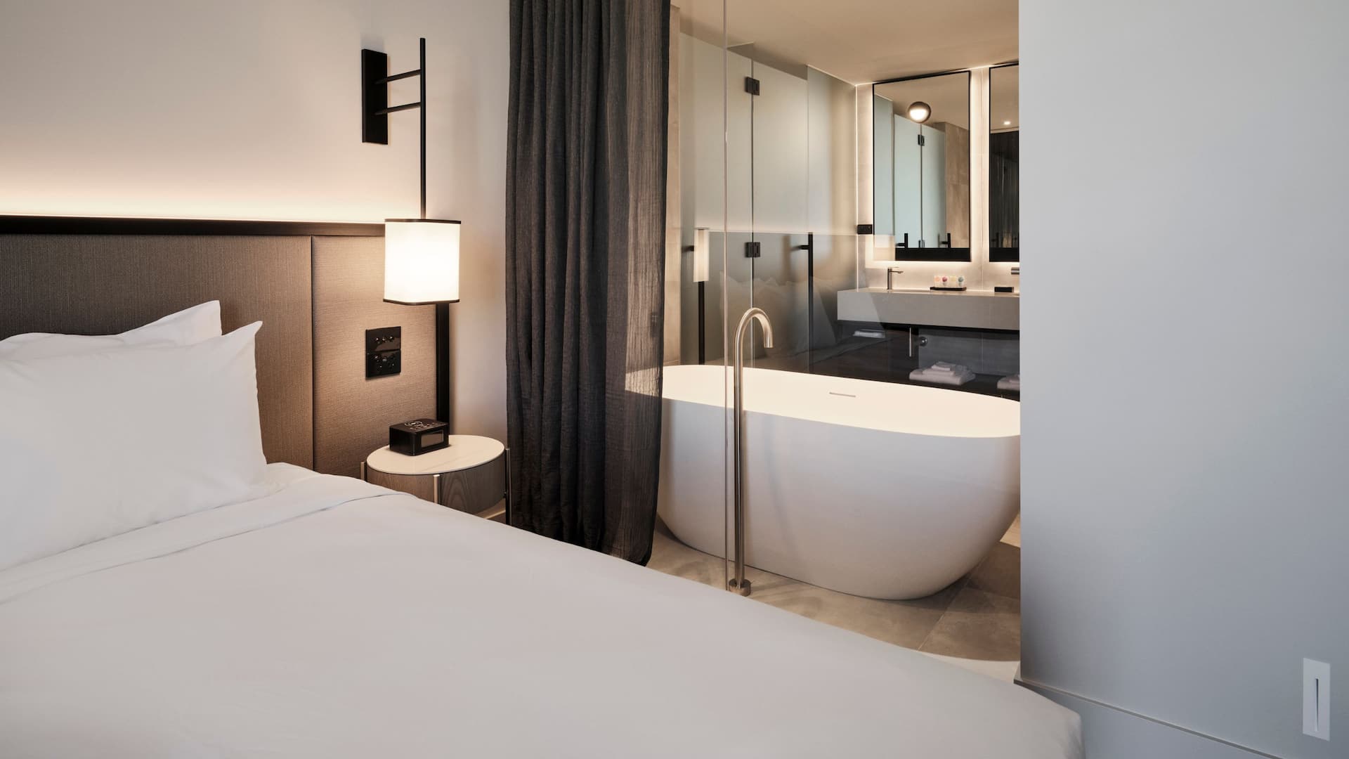 2 de 3 Hyatt Place Melbourne Caribbean Park Two Bedroom Suite Bathtub