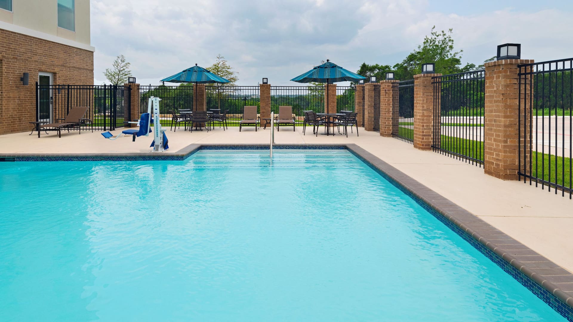 Hyatt Place Austin / Lake Travis / Four Points Pool