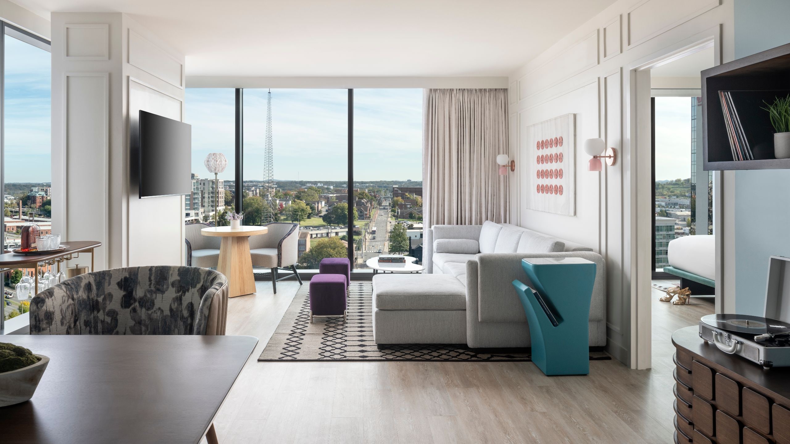 2 de 3 Hyatt Centric Downtown Nashville King Suite Living Room