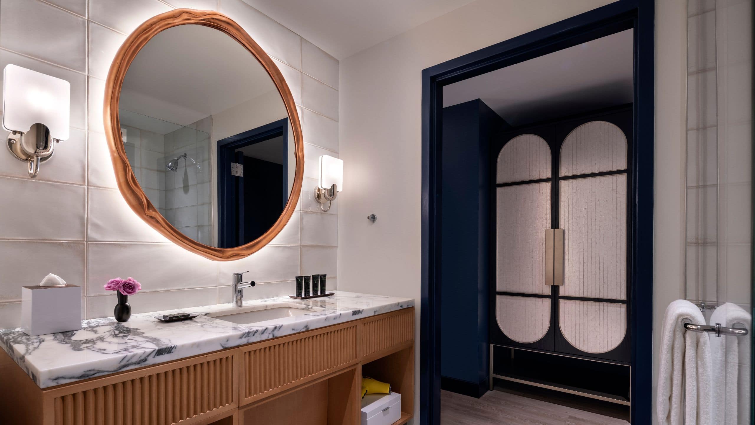 2 de 3 Hyatt Centric Downtown Nashville Standard King Bathroom