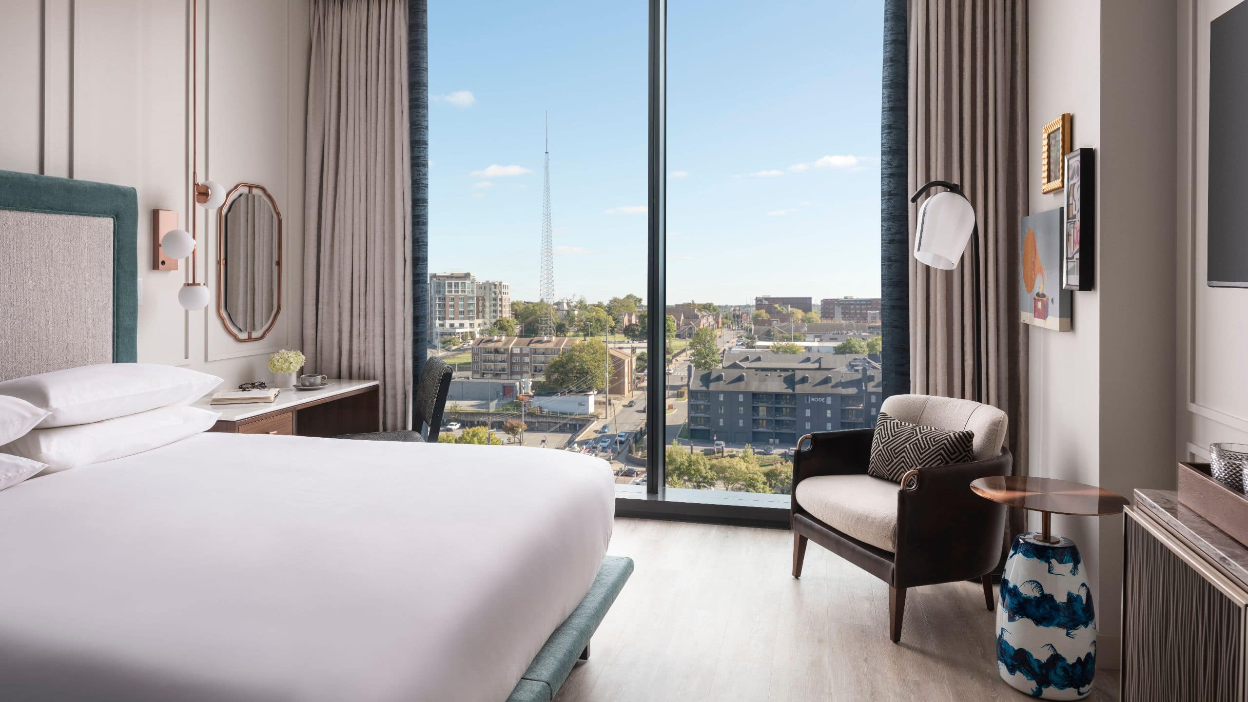 1 de 3 Hyatt Centric Downtown Nashville Standard King Overview