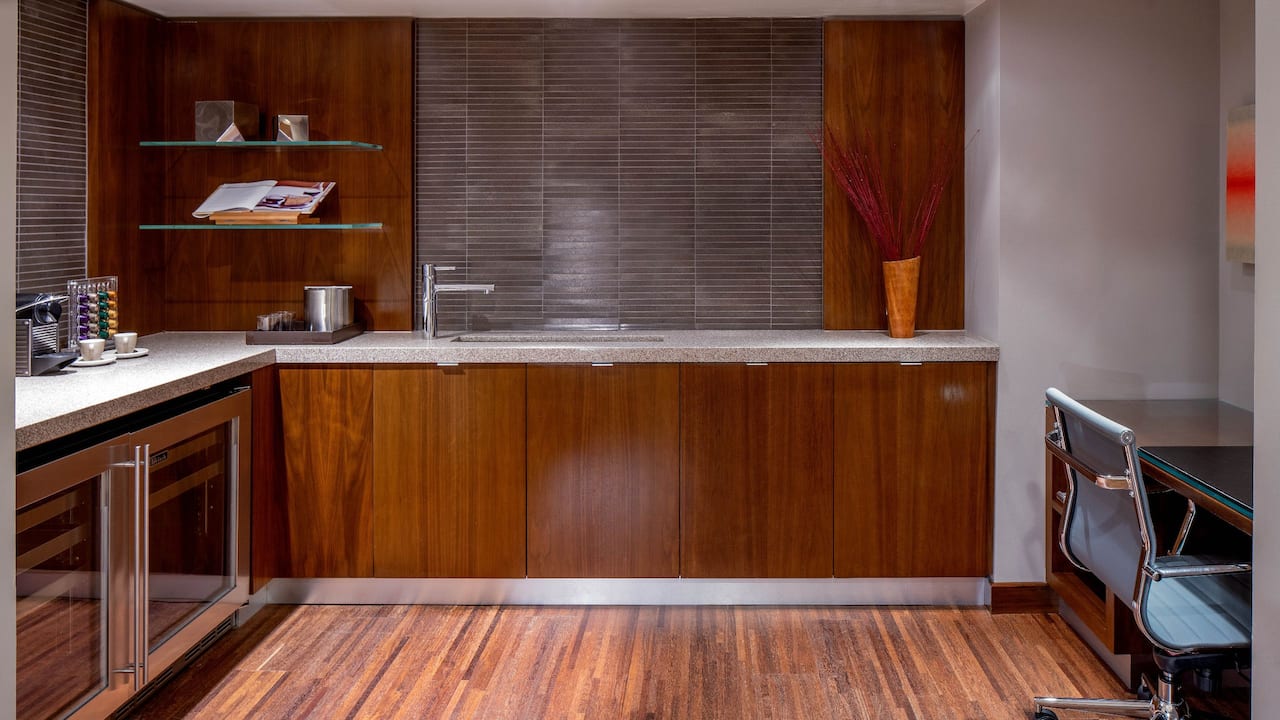 Suite Wet Bar 