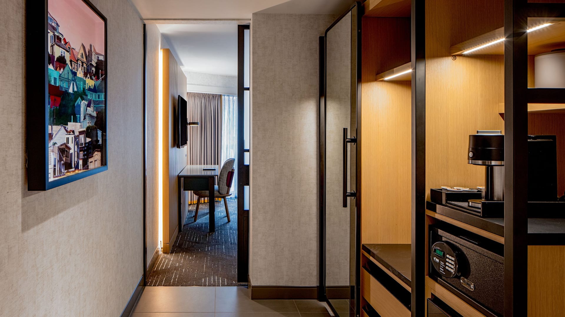 Hyatt Regency San Francisco King Guestroom Foyer