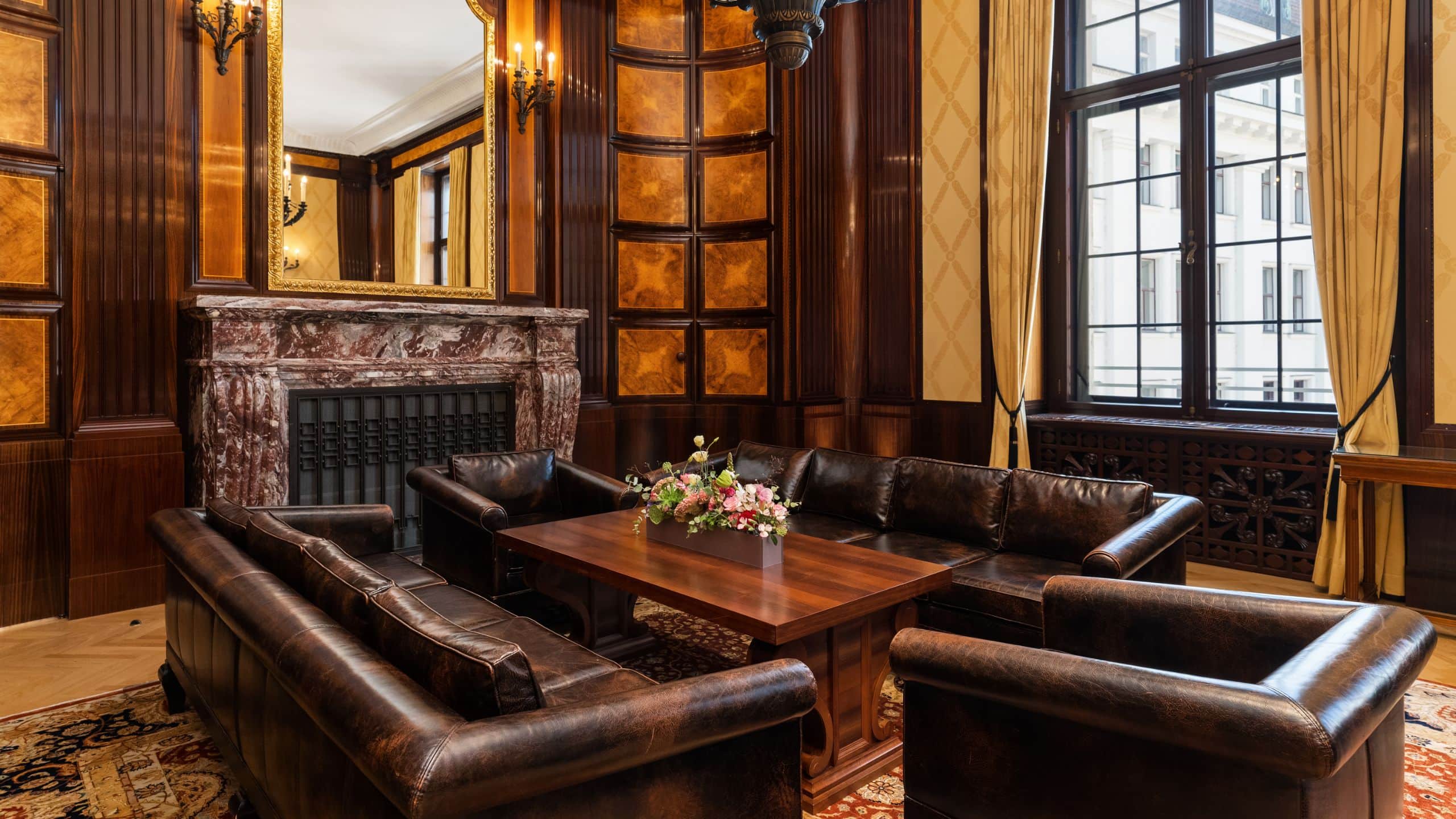 4 von 5 Park Hyatt Vienna Boardroom Couch