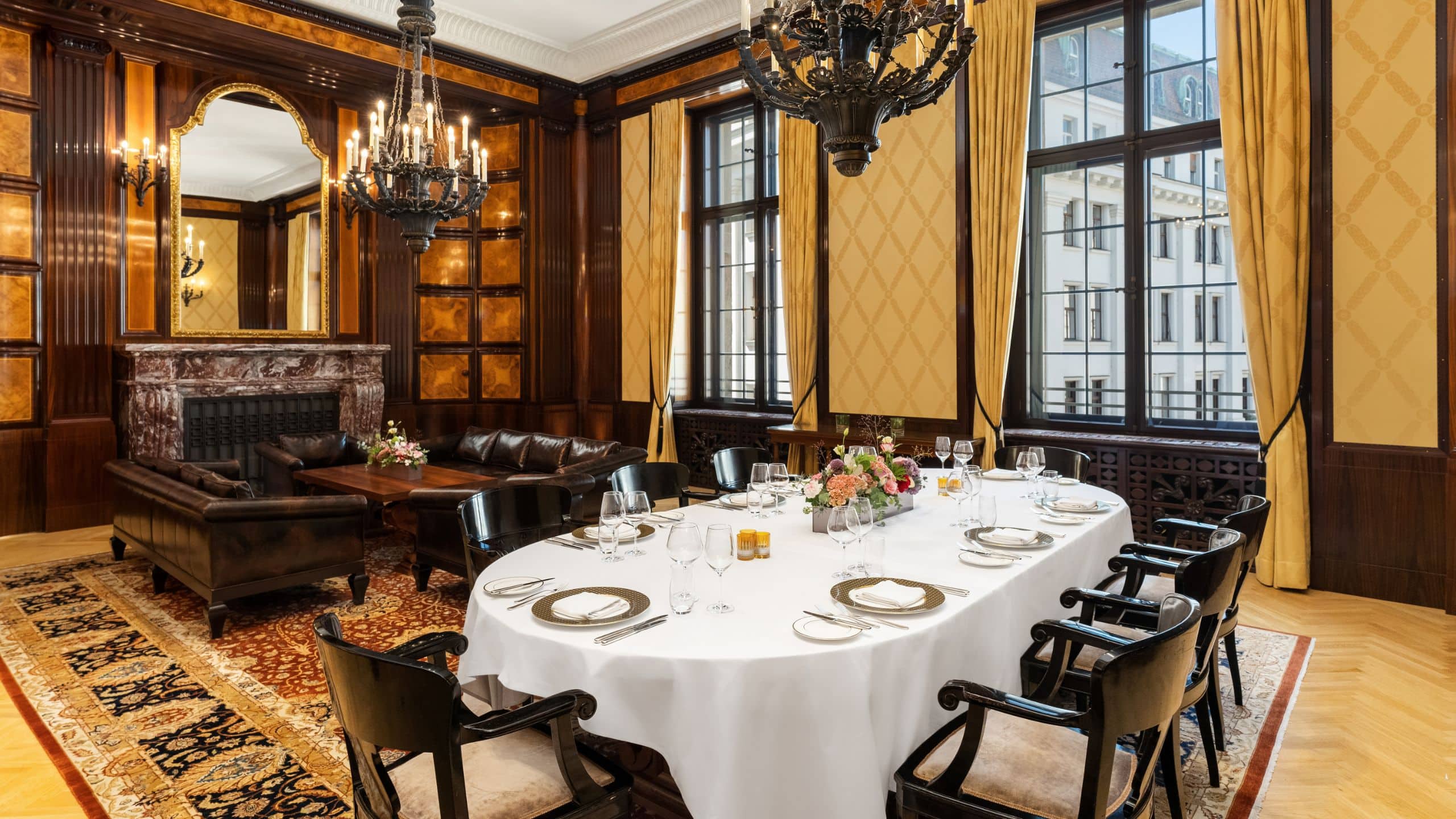 2 von 5 Park Hyatt Vienna Boardroom Five Dinner Setup