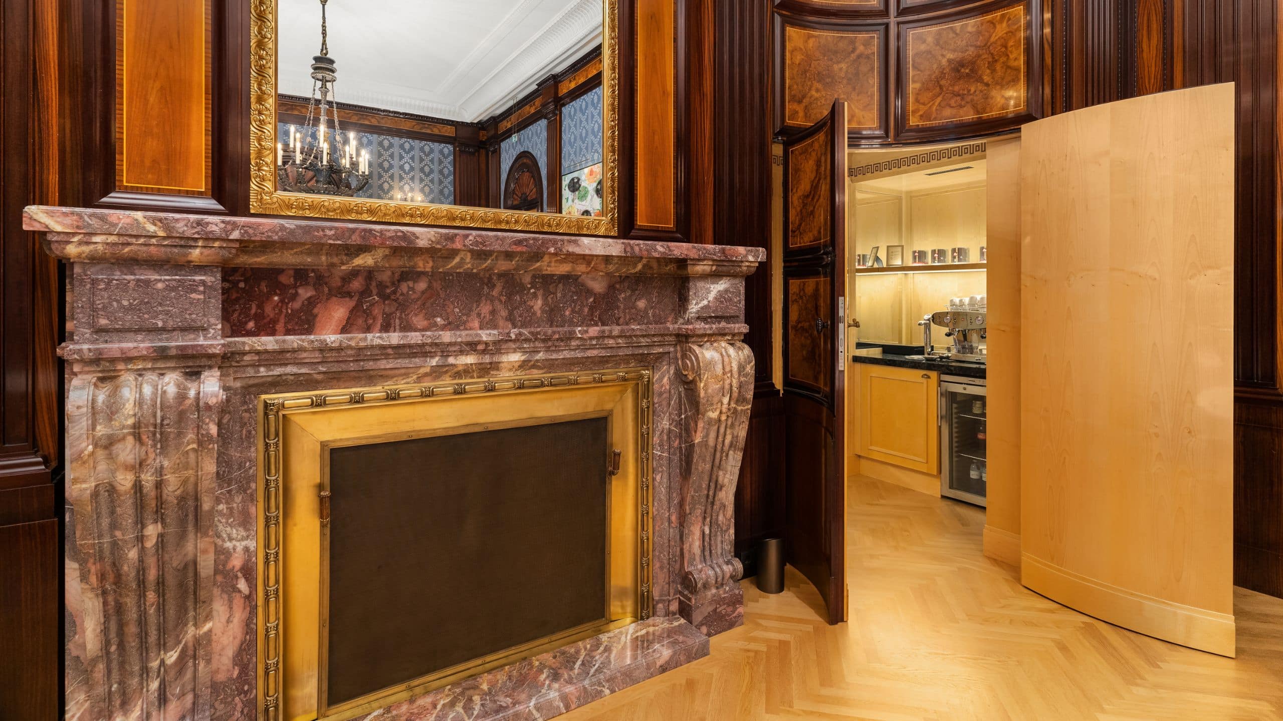 5 von 6 Park Hyatt Vienna Boardroom Two Pantry