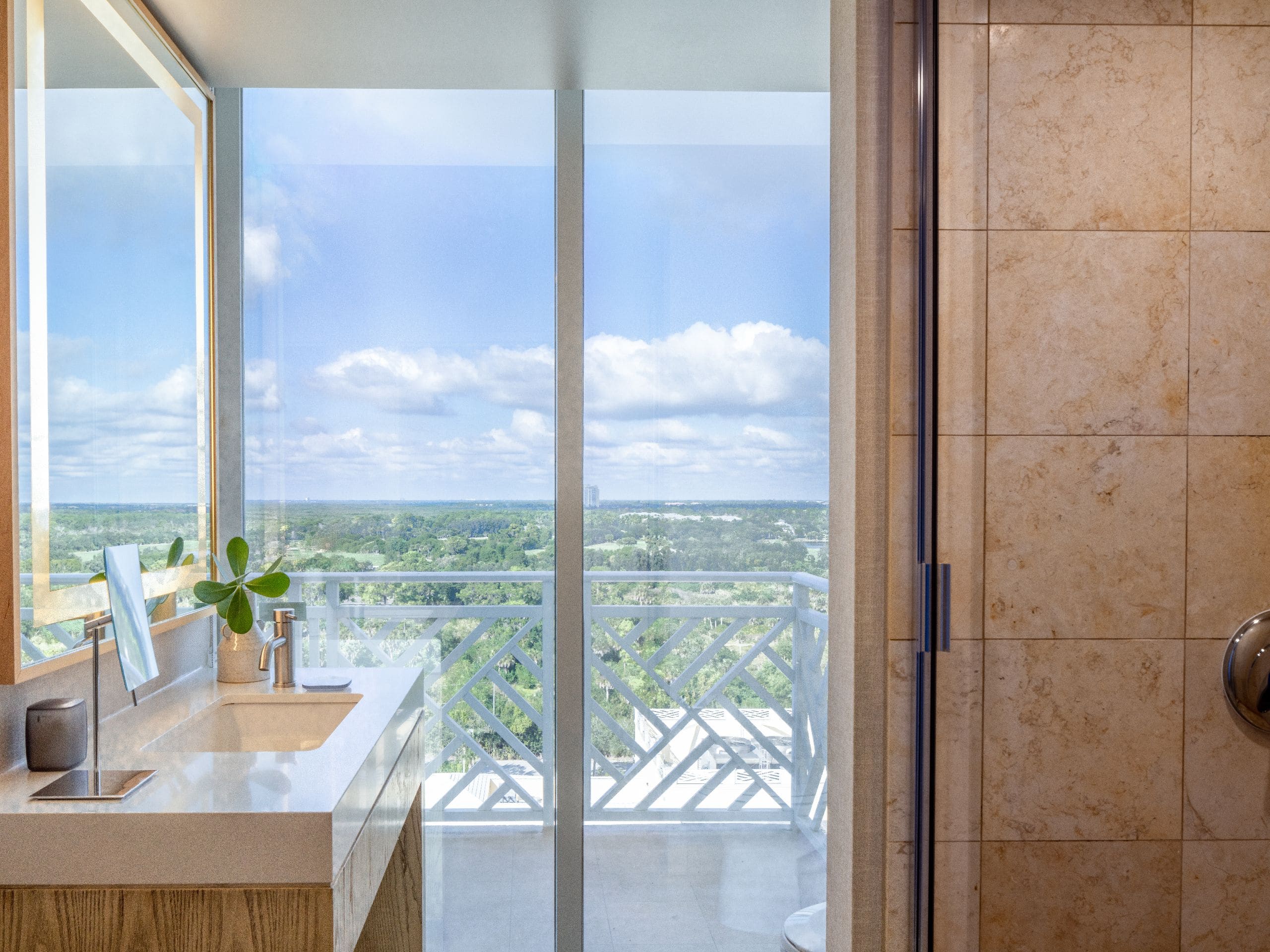 Bay Suite Bathroom