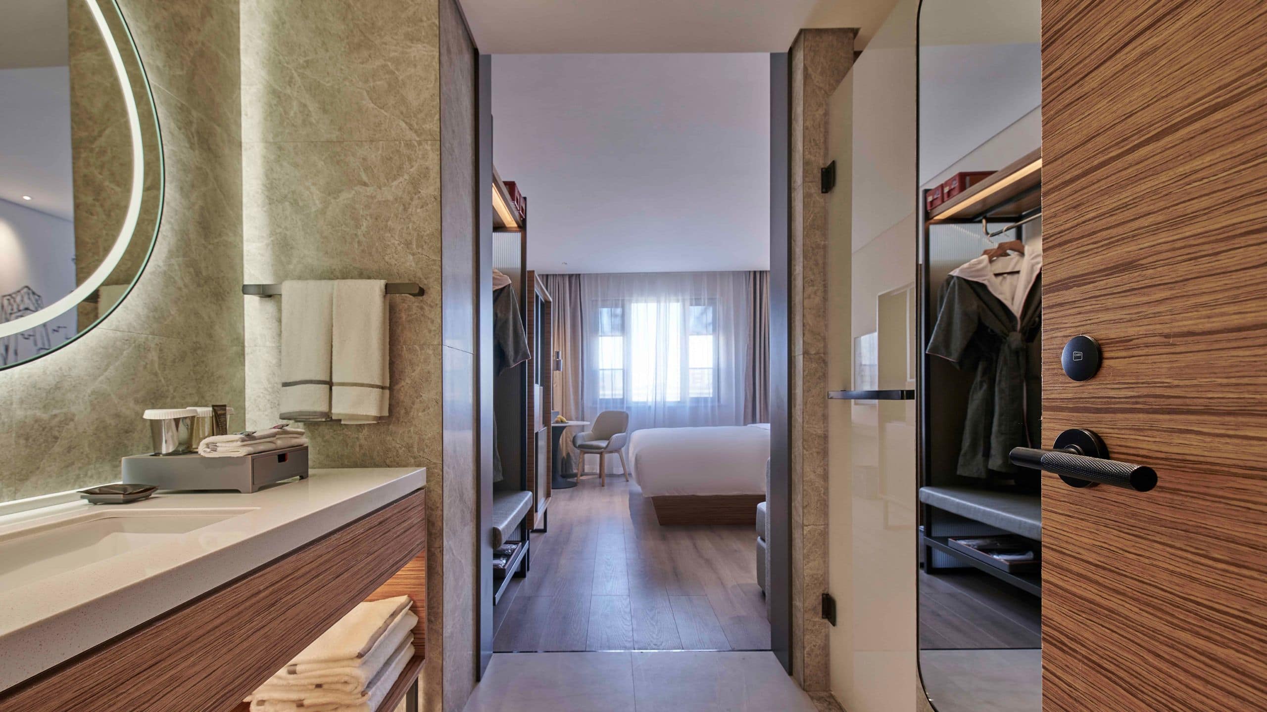 UrCove Beijing International Exhibition Center Deluxe King Bathroom