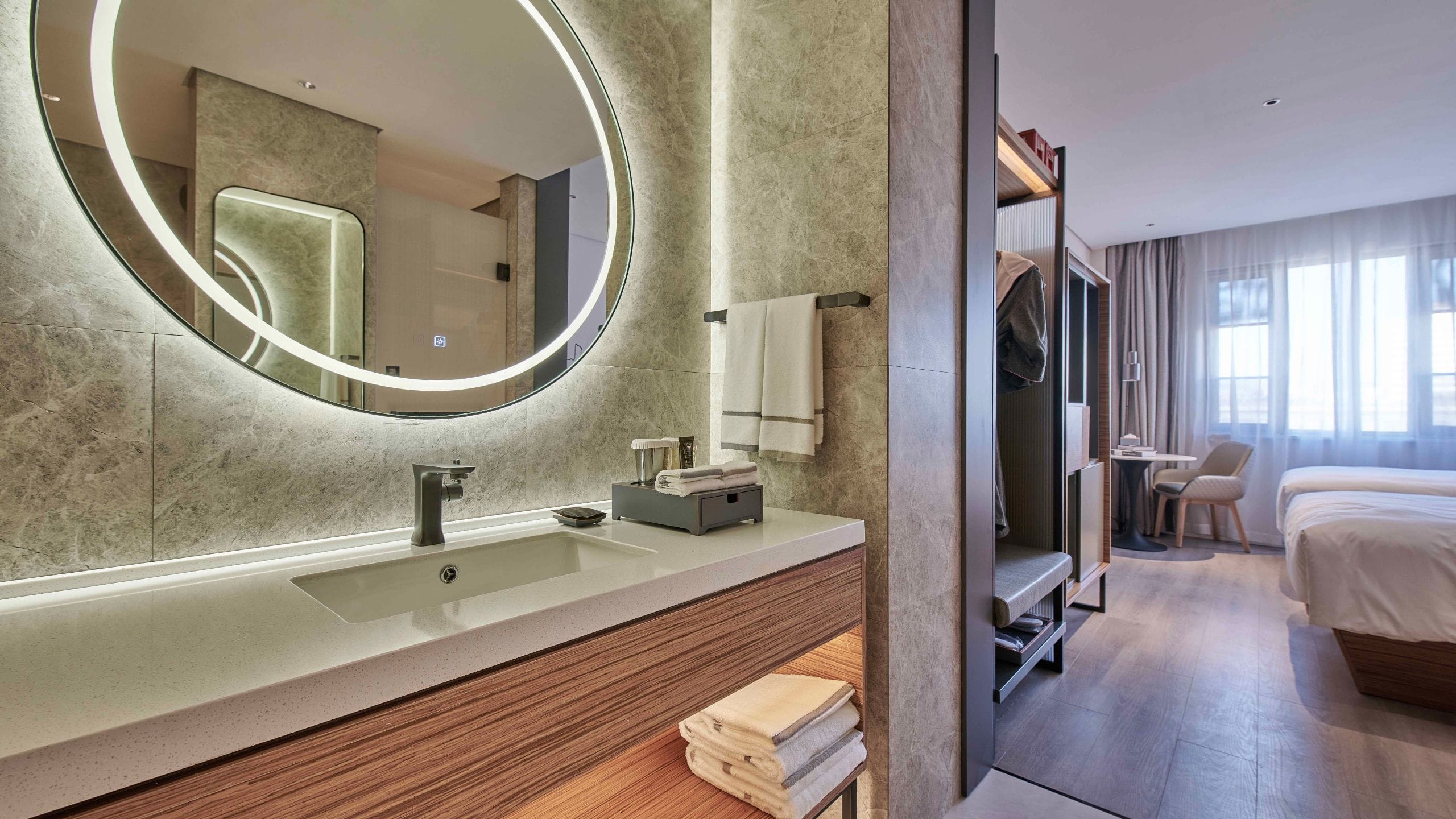 UrCove Beijing International Exhibition Center Deluxe Twin Bathroom