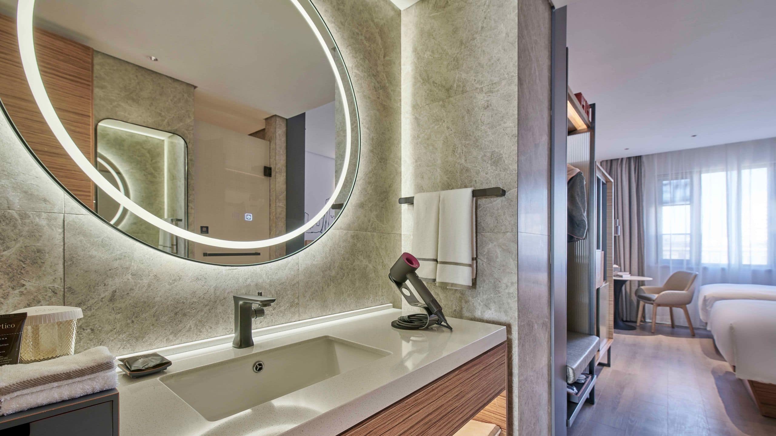 UrCove Beijing International Exhibition Center Executive Twin Bathroom