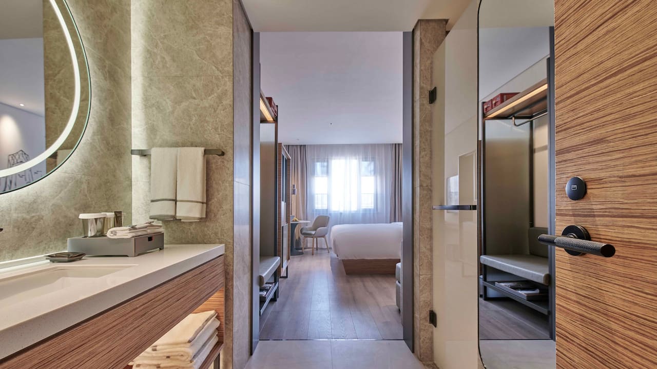 UrCove Beijing International Exhibition Center Superior King Bathroom
