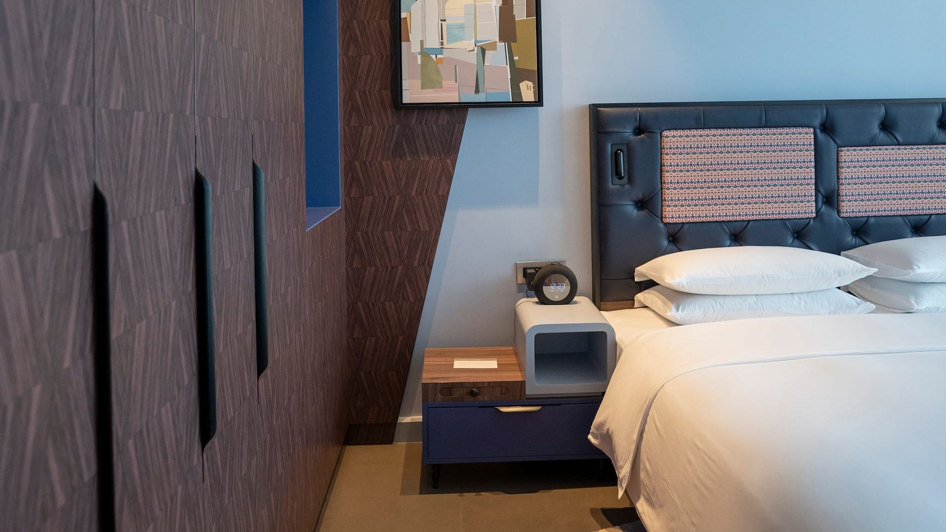 3 из 8 Hyatt Centric Jumeirah Dubai Side Table