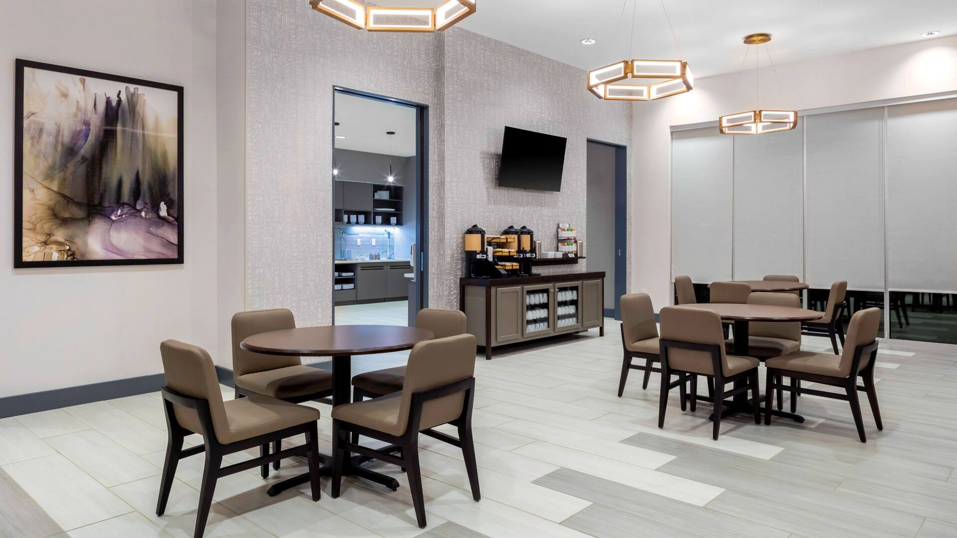 Hyatt House Charlotte / Rea Farms Breakfast Seating