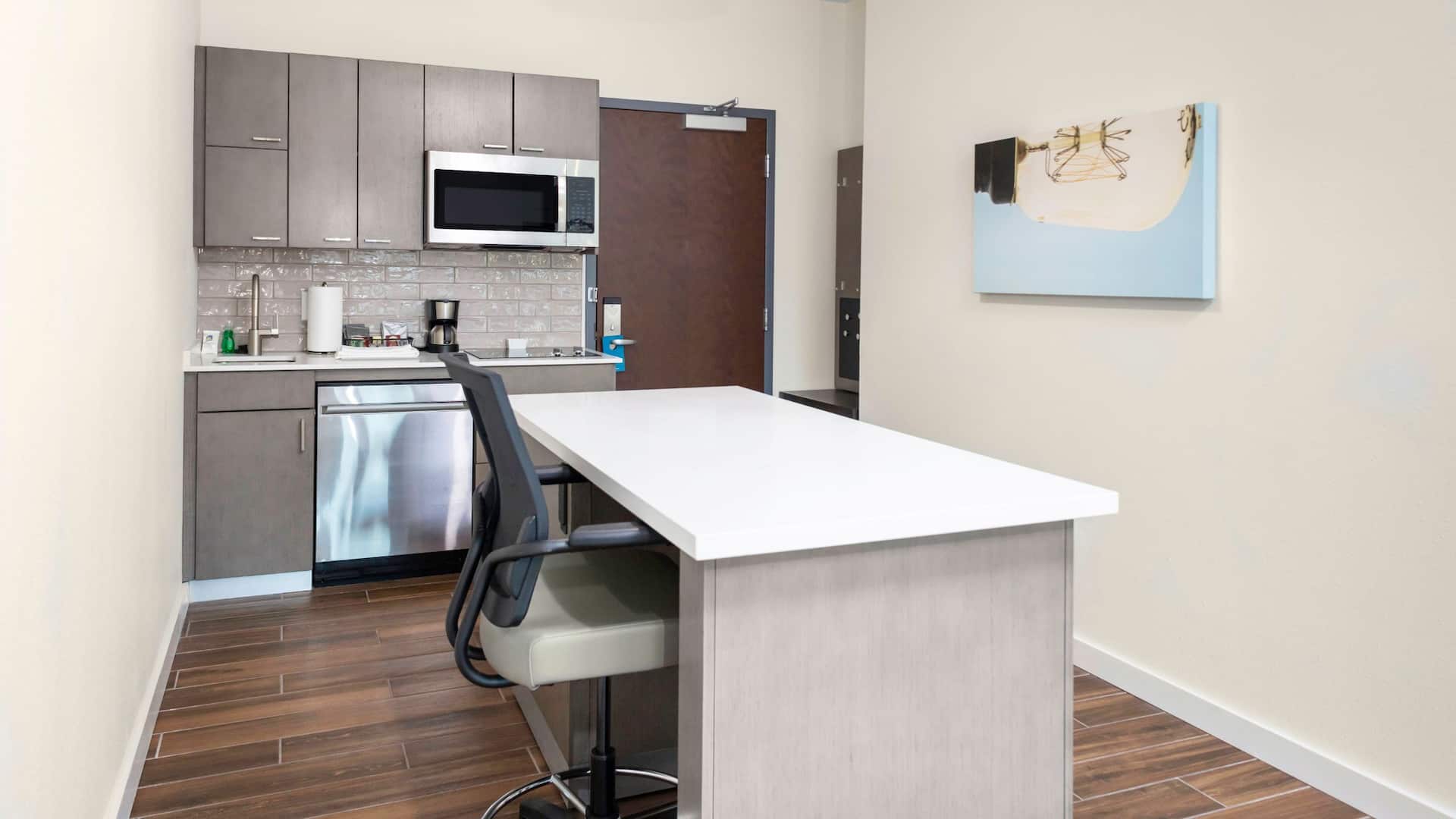 Hyatt House Charlotte / Rea Farms Studio Kitchen