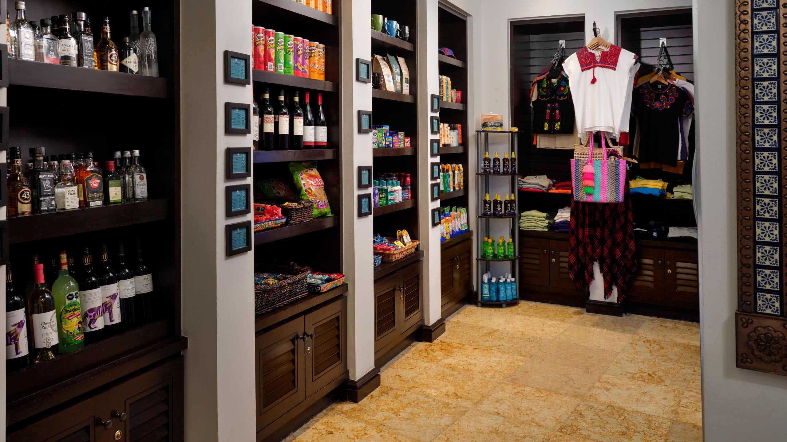 Sirena Del Mar Marketplace