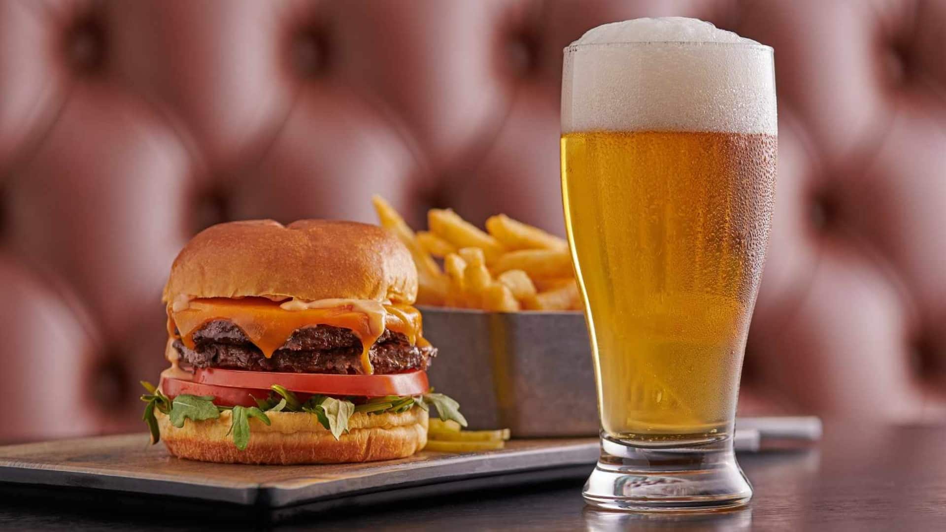 Hyatt HouseHyatt Place HP_P0478 Beer And Cheeseburger