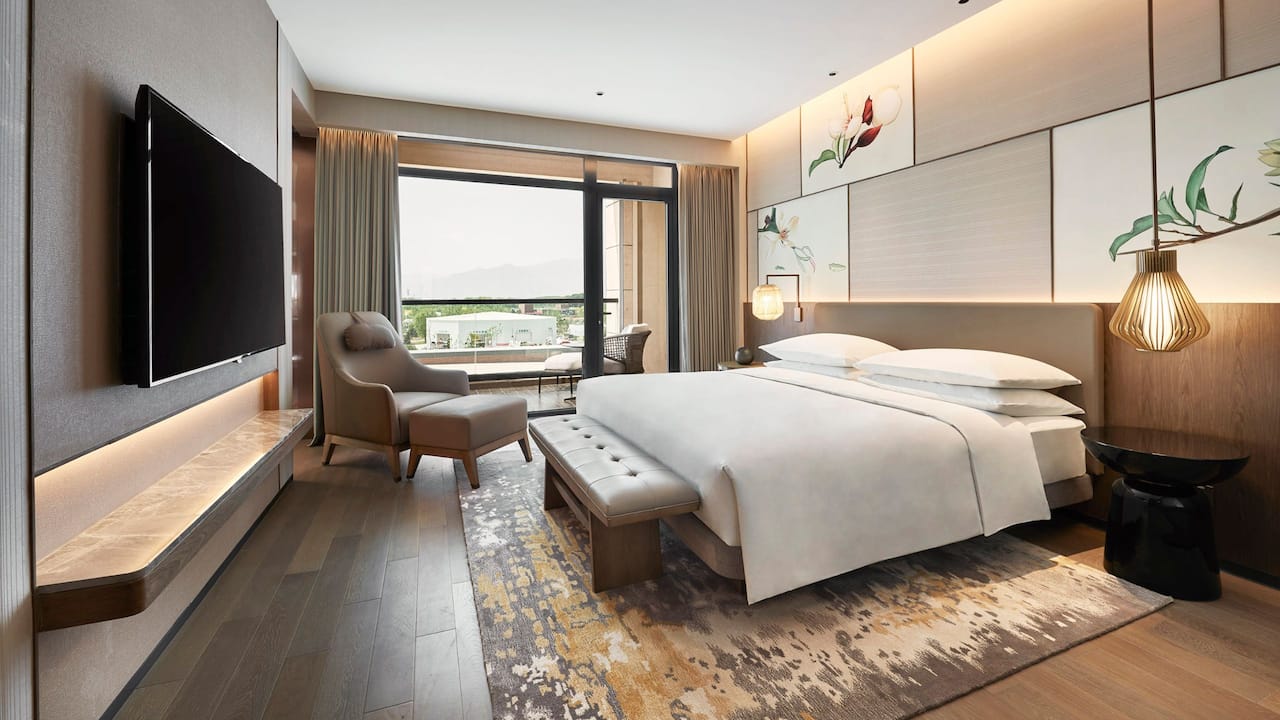 Contemporary Guestrooms | Hyatt Regency Beijing Shiyuan