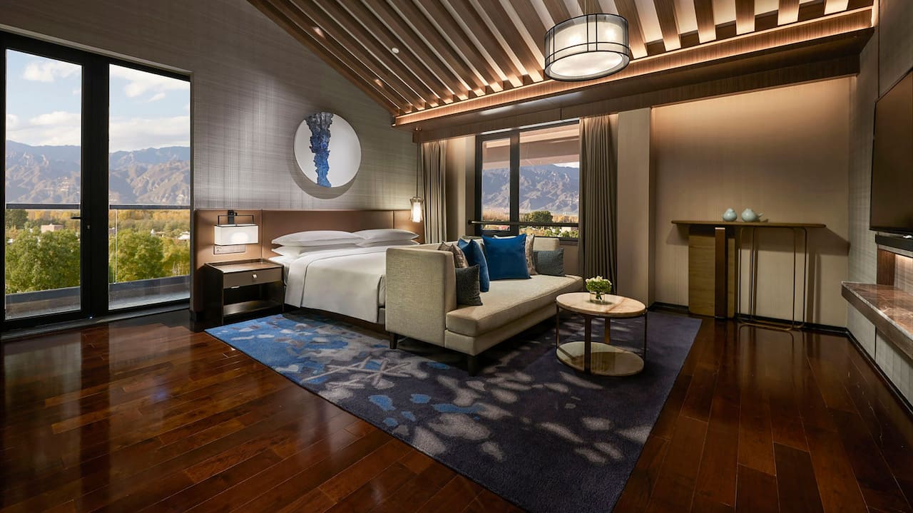 Hyatt Regency Beijing Shiyuan Presidential Suite Bedroom