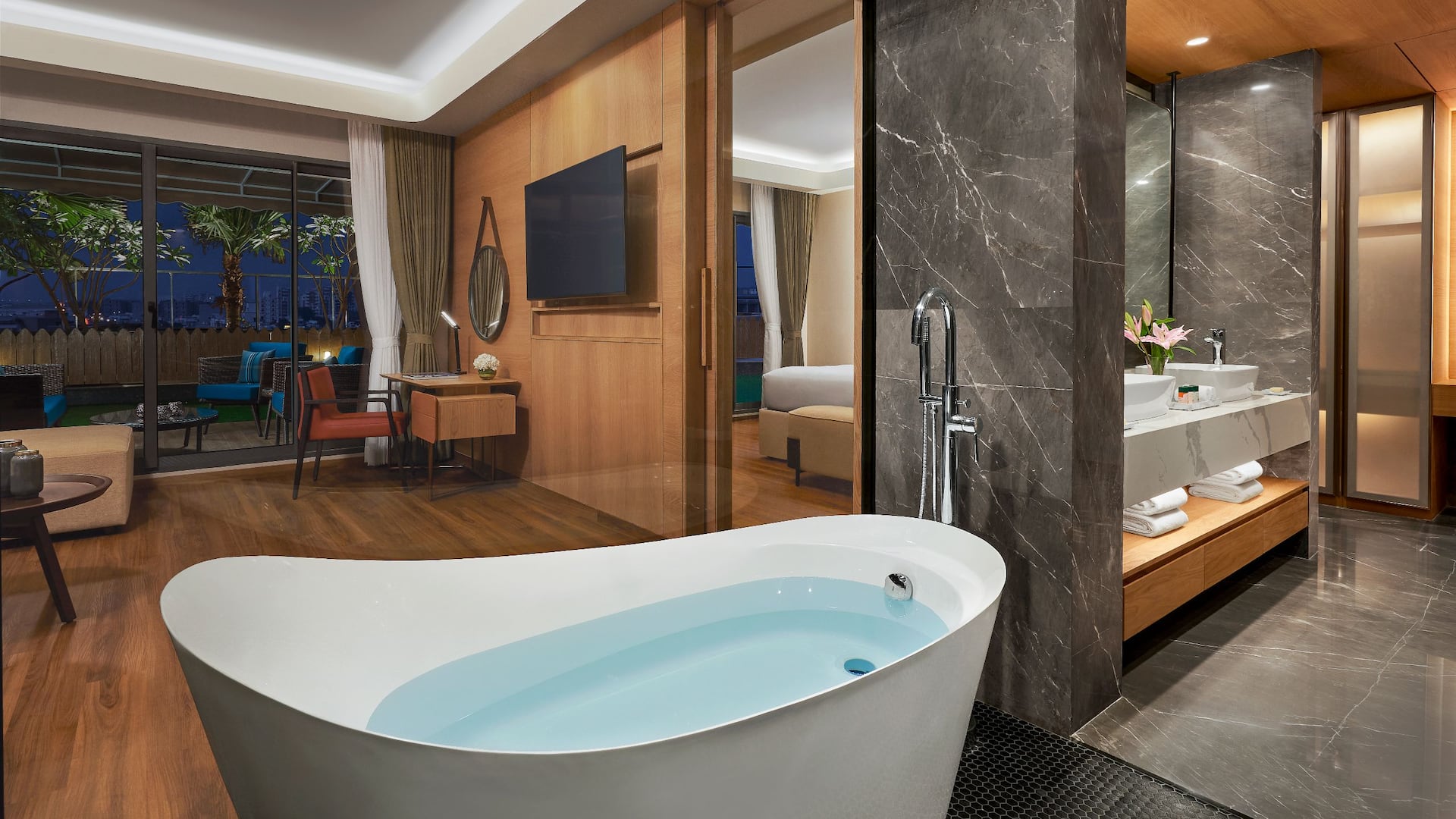 Hyatt Place Vadodara Suite Island Bathtub