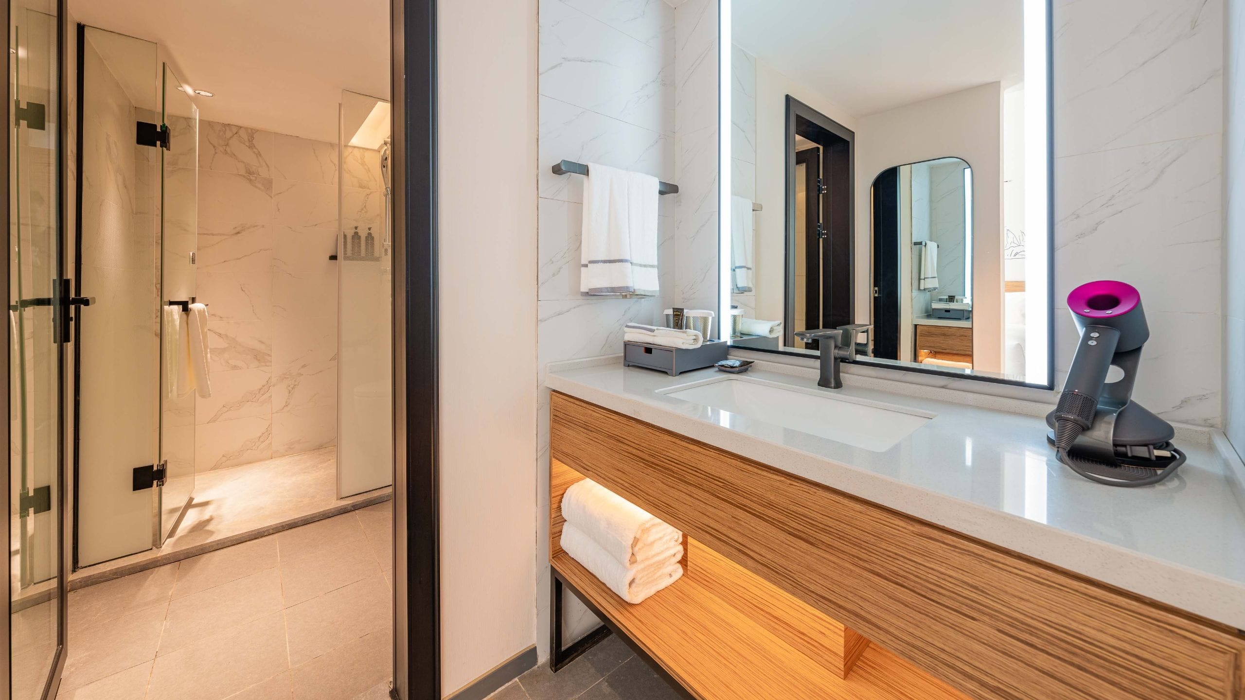 2 of 3 UrCove Nanjing Downtown Executive King Bathroom