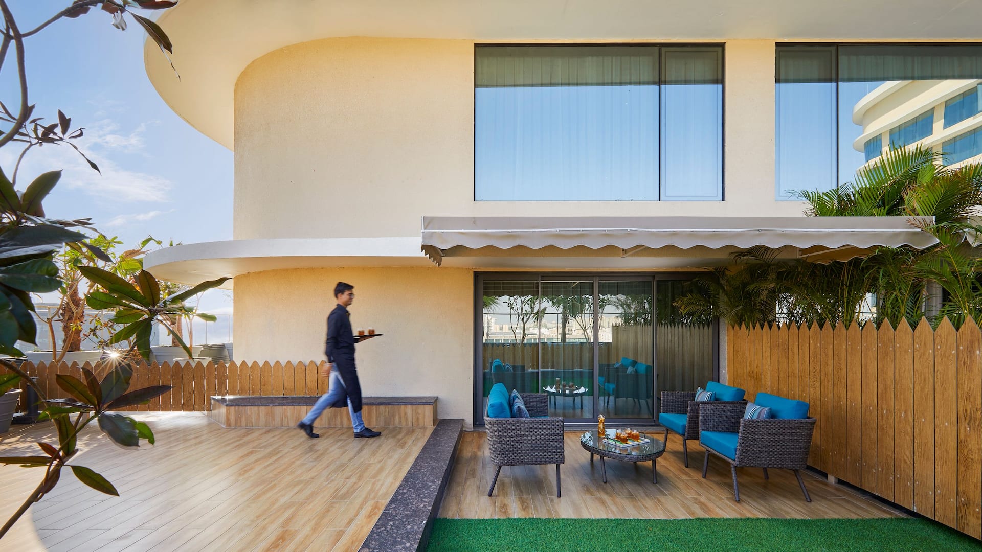 7 de 7 Hyatt Place Vadodara Garden Room Sit Out Service