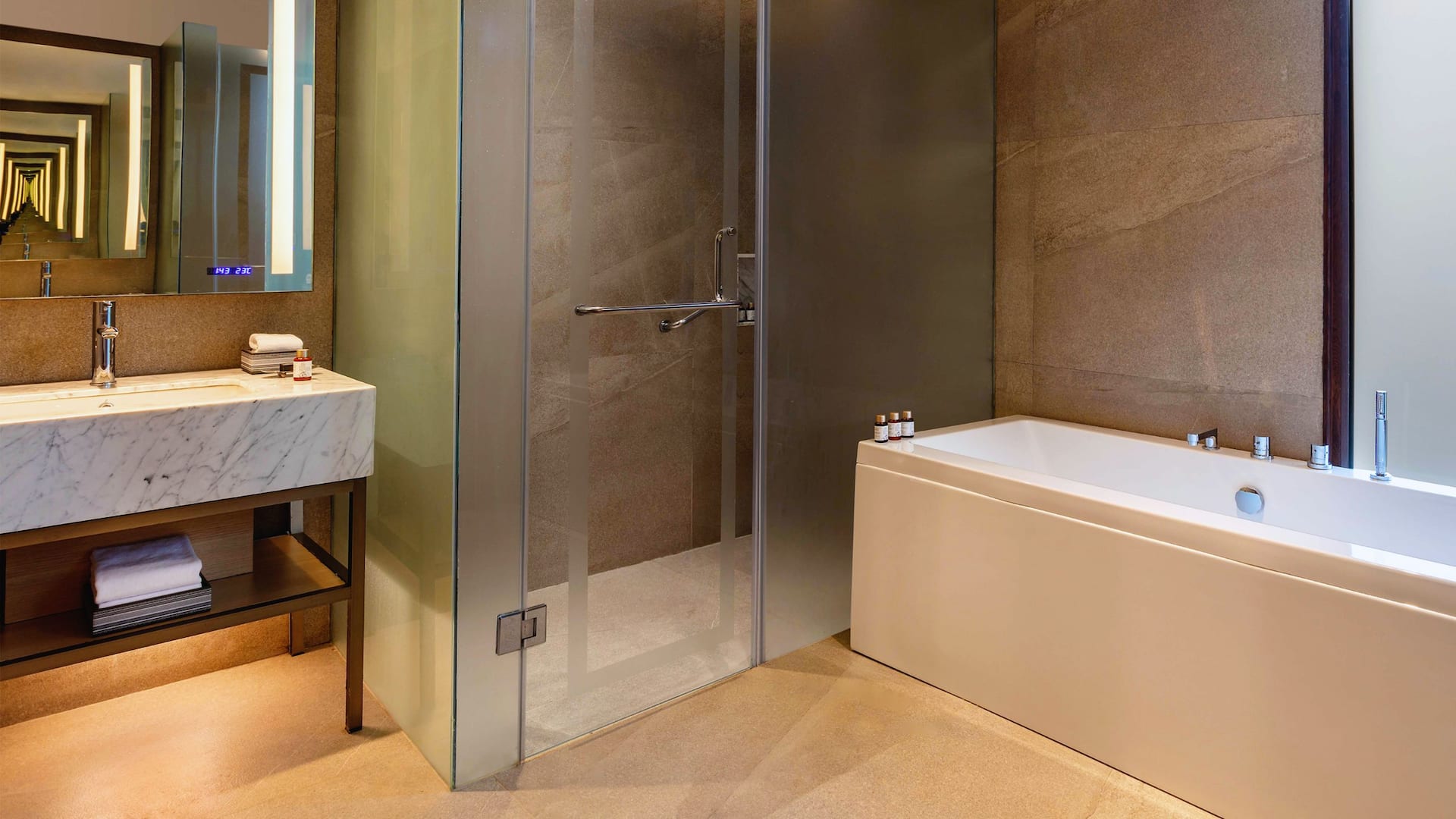 9 de 10 Hyatt Regency Dharamshala Resort Dhmrm Two Bhk Master Bathroom