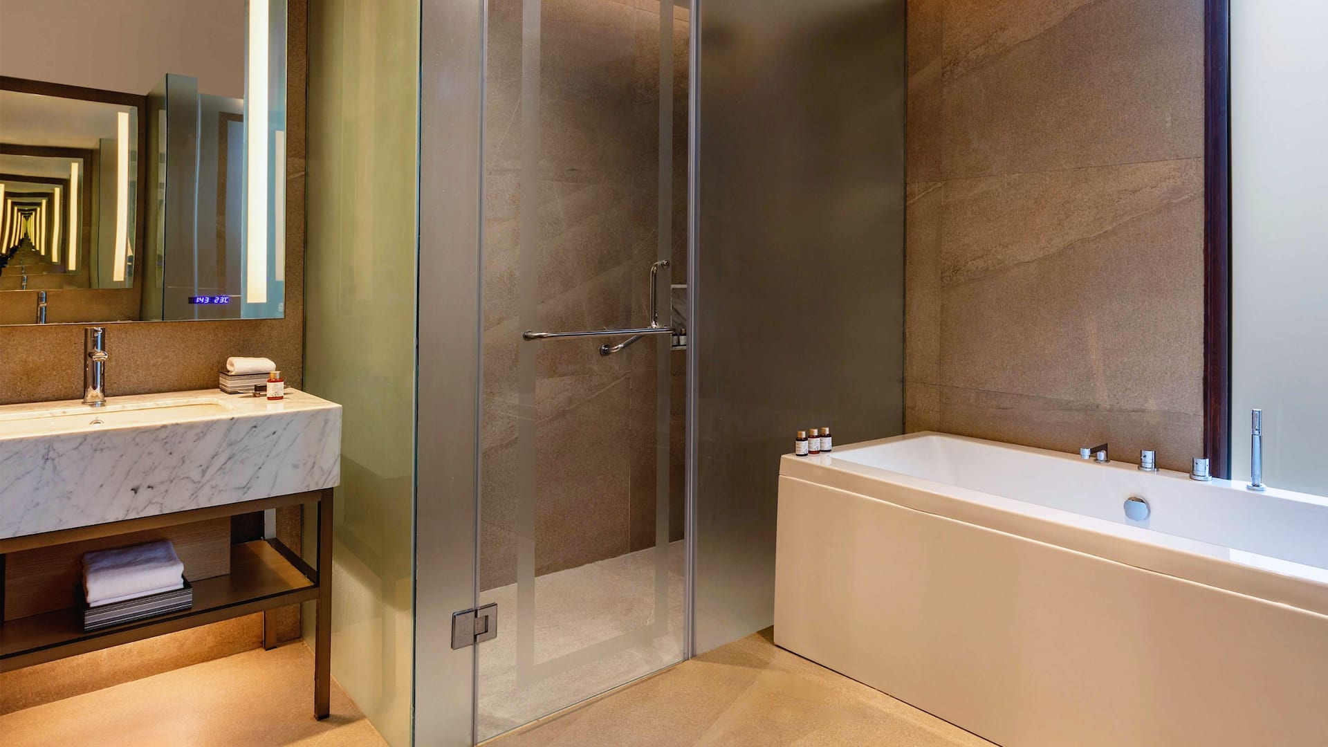 Hyatt Regency Dharamshala Resort Dhmrm 2bhk Master Bathroom
