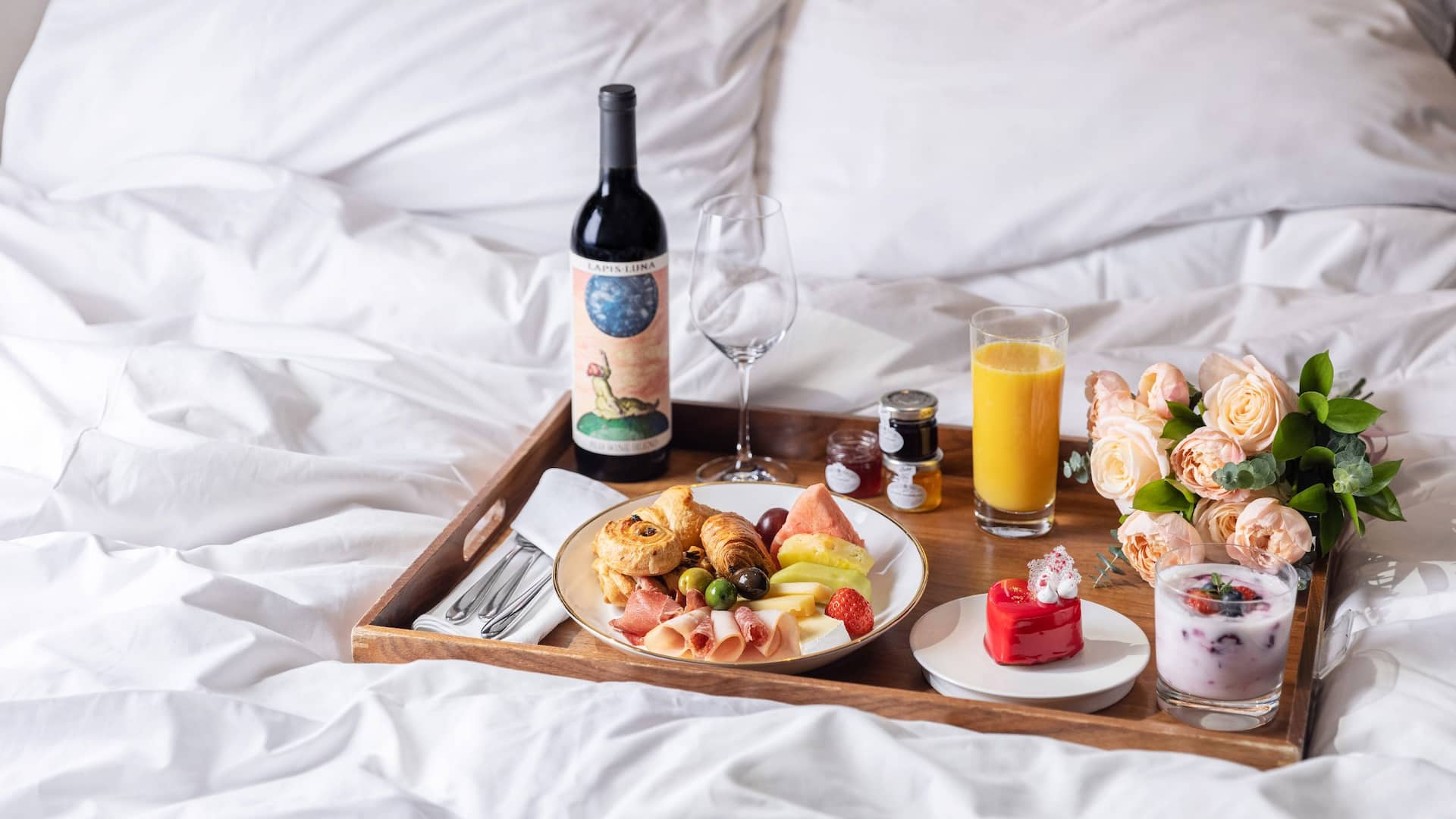 Grand Hyatt Seoul Romantic Escape Items Bed Tray