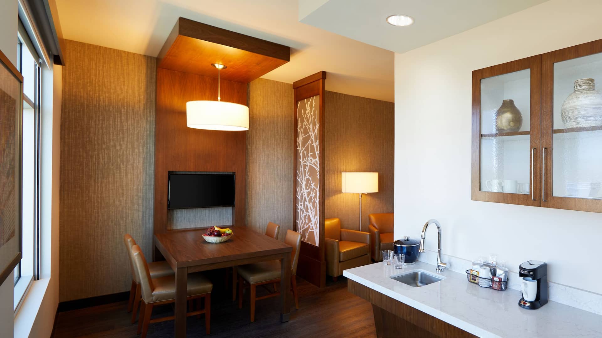 Hyatt Place Las Vegas at Silverton Village Suite Dining Room