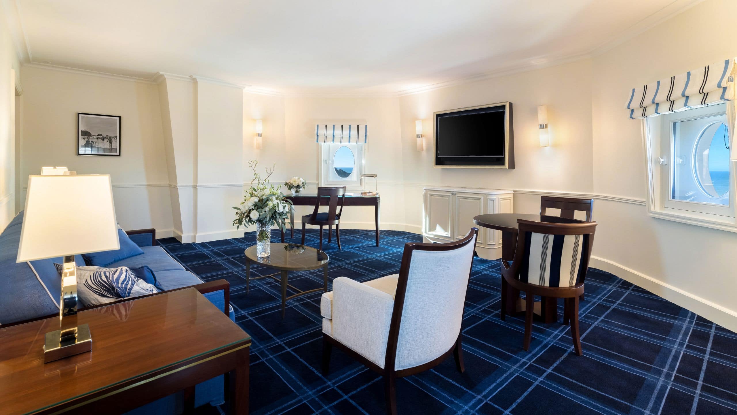 7/11 Hôtel du Palais Biarritz Ambassador Cruise Liner Living