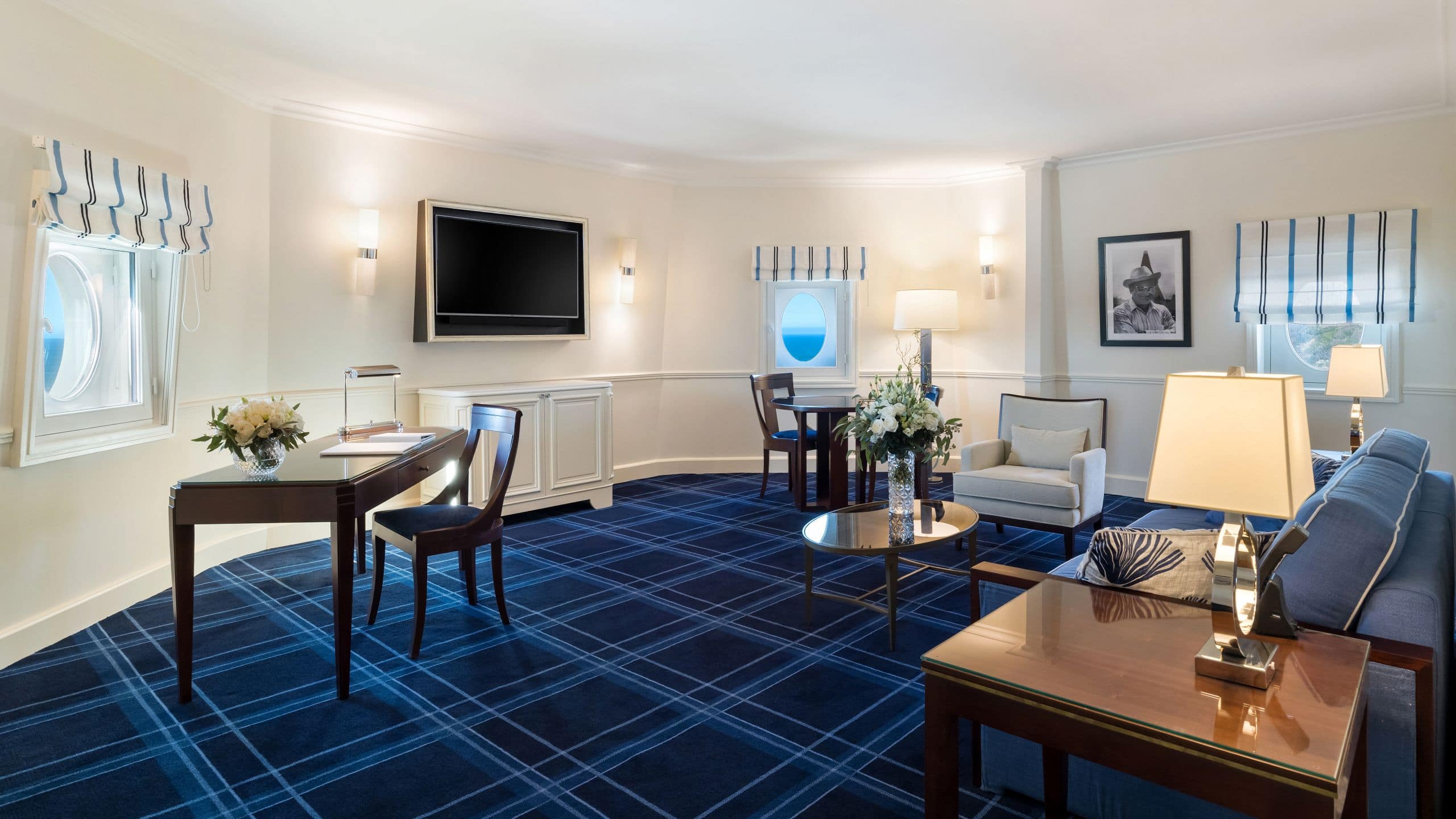 2/11 Hôtel du Palais Biarritz Ambassador Cruise Liner Living