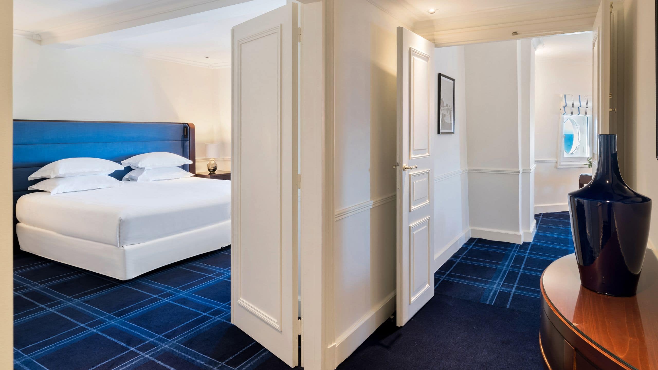 9/11 Hôtel du Palais Biarritz Ambassador Cruise Liner Entrance