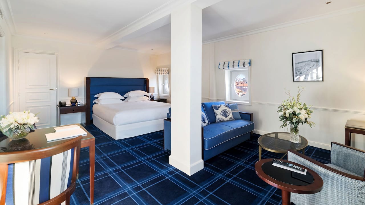 Junior Suite Cruise Liner Seating Hôtel du Palais