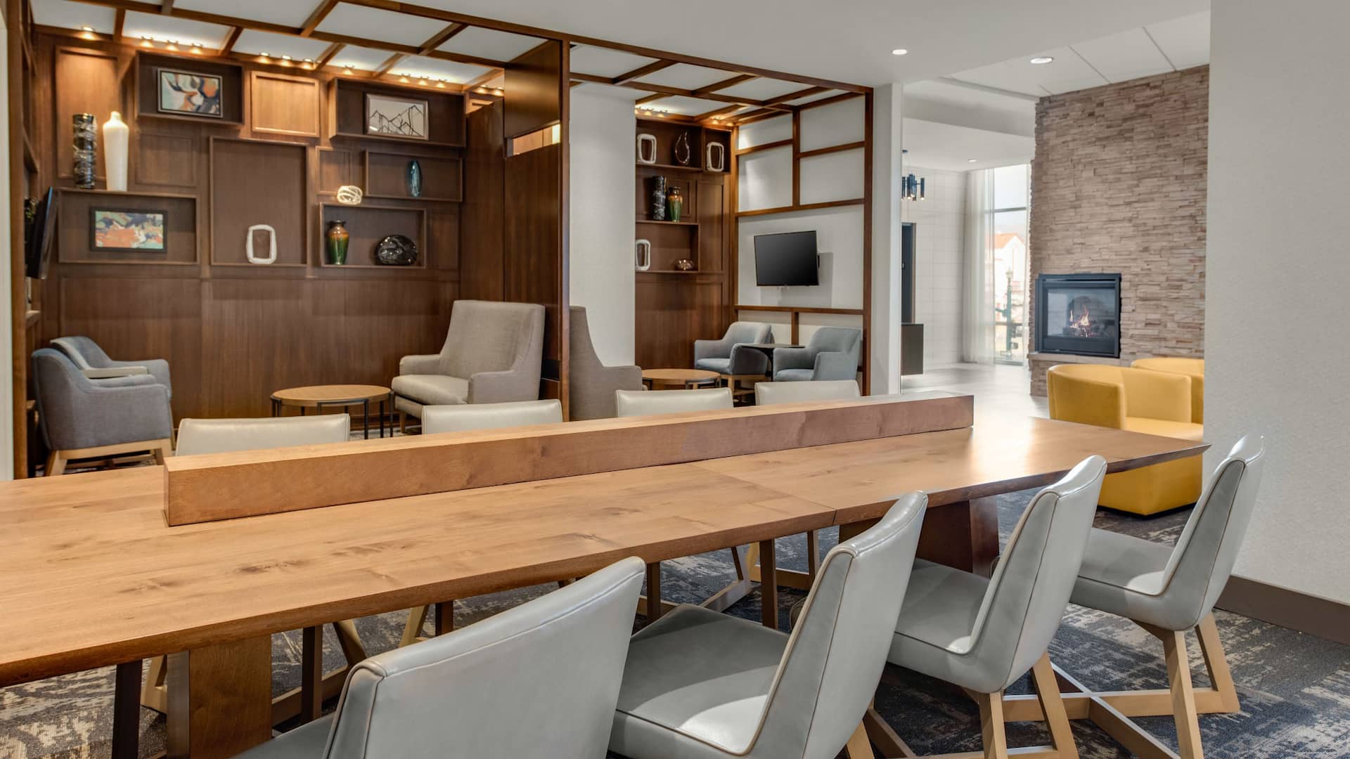 Hyatt Place Colorado Springs / Downtown Community Table