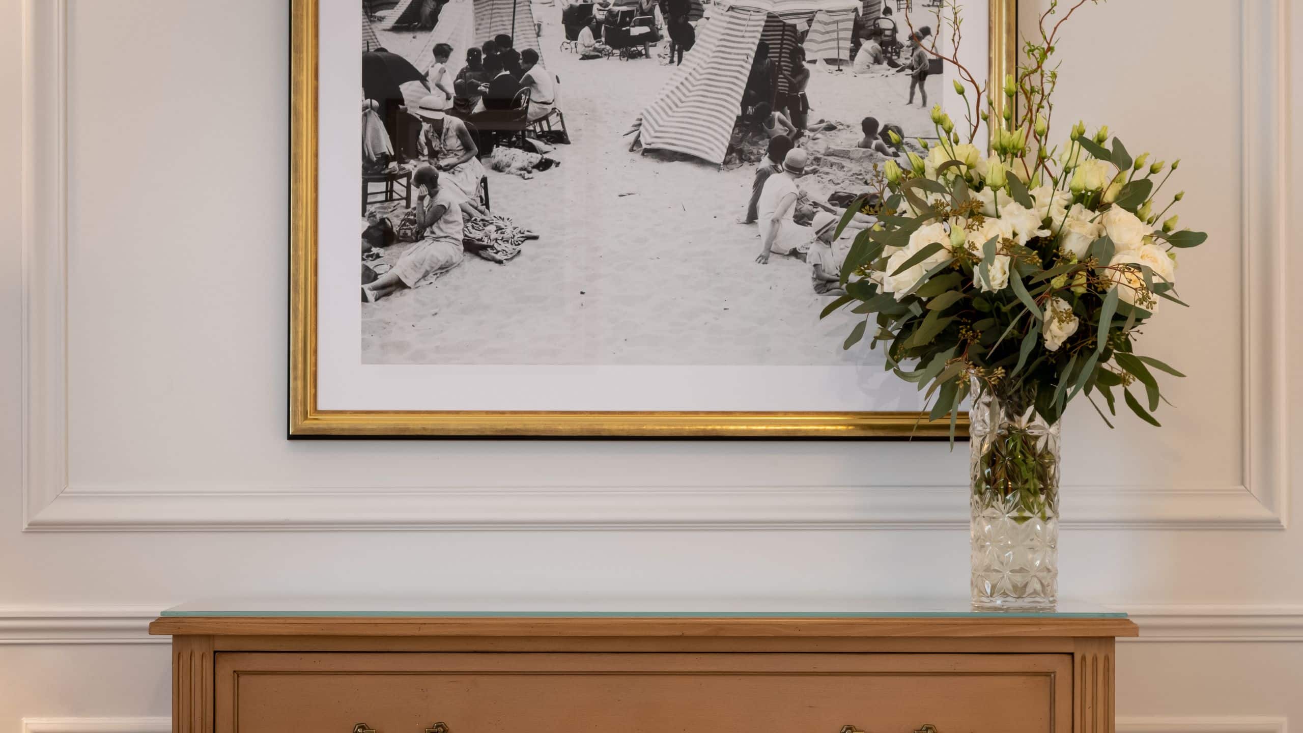 7/7 Hôtel du Palais Biarritz Dresser Art Detail