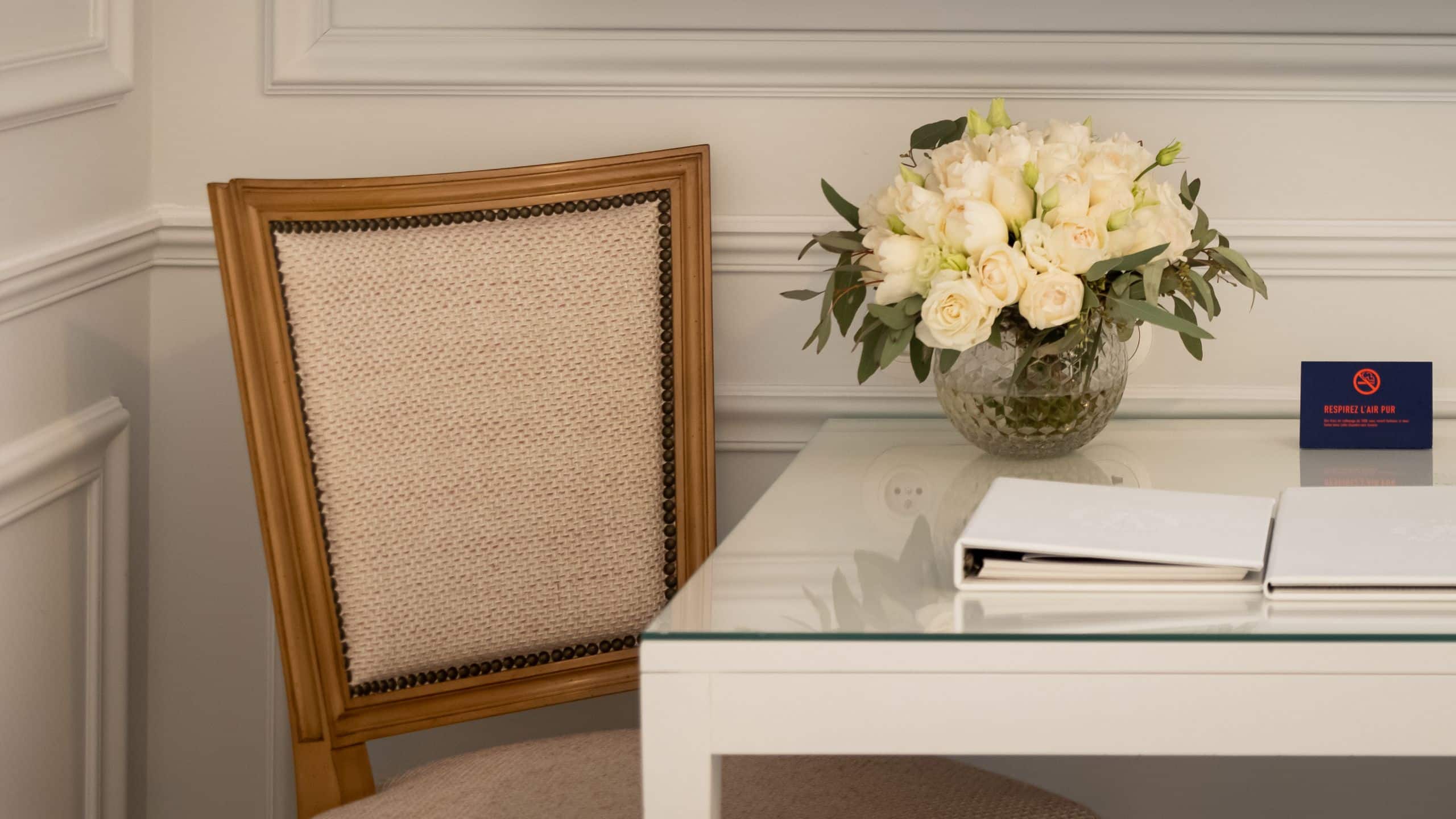 3/6 Hôtel du Palais Biarritz Room Table Chair