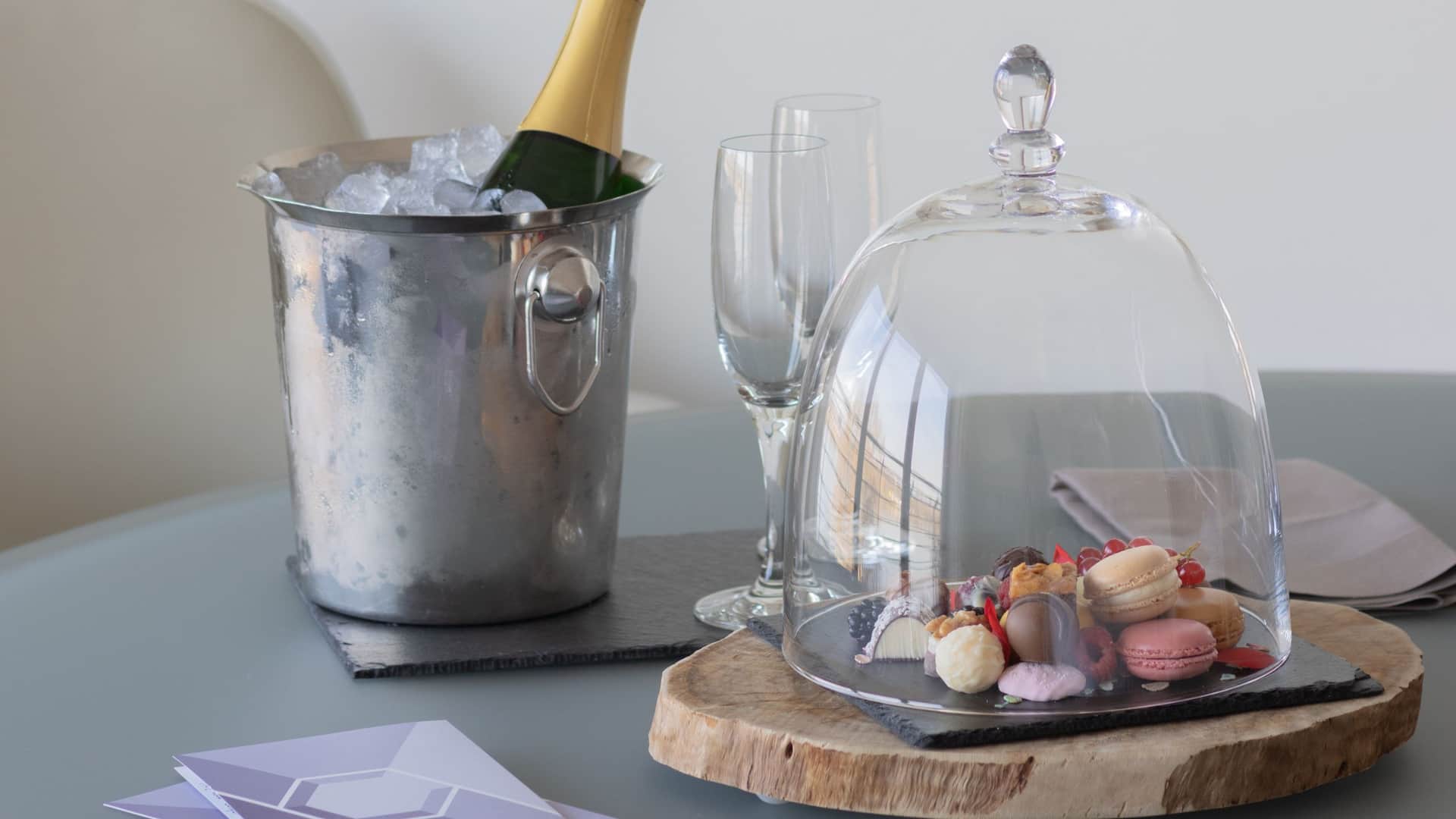 Hyatt Regency Mainz Champagne Sweets Amenity