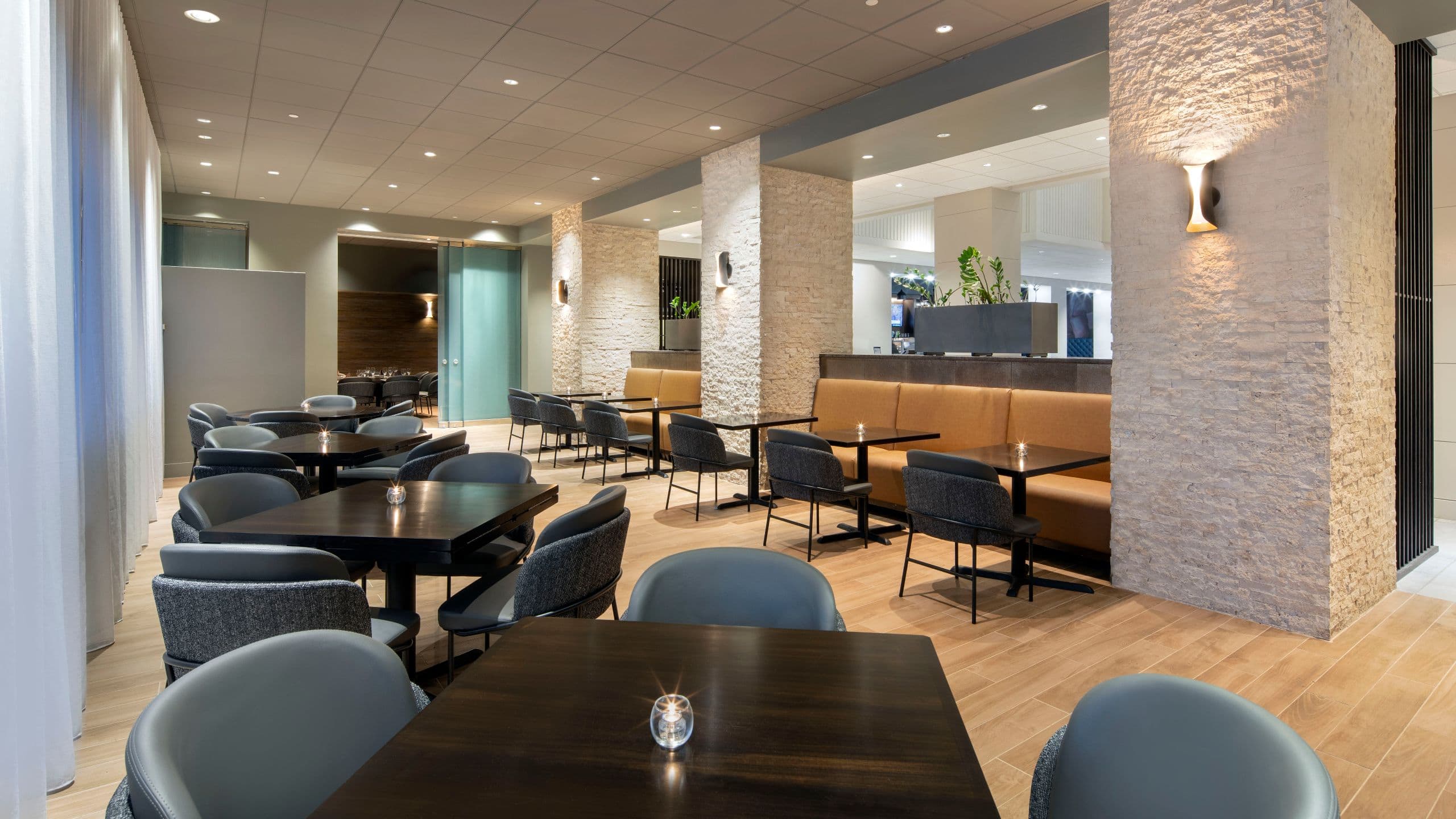 Hyatt Regency Milwaukee Bistro 333 Dining Room Seating