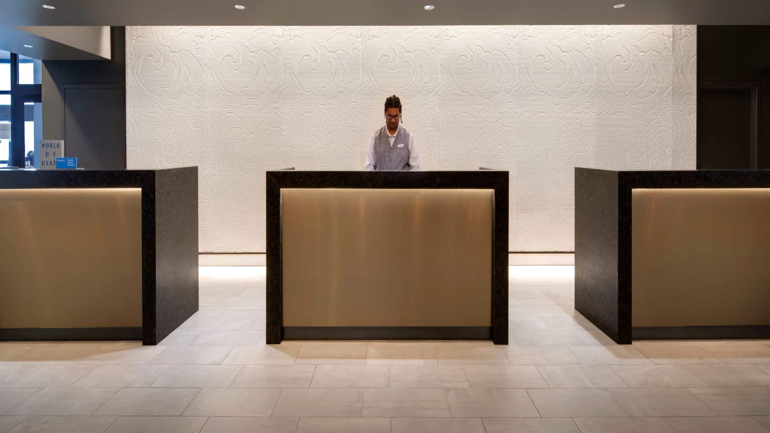 Hyatt Regency Milwaukee Front Desk View Agent