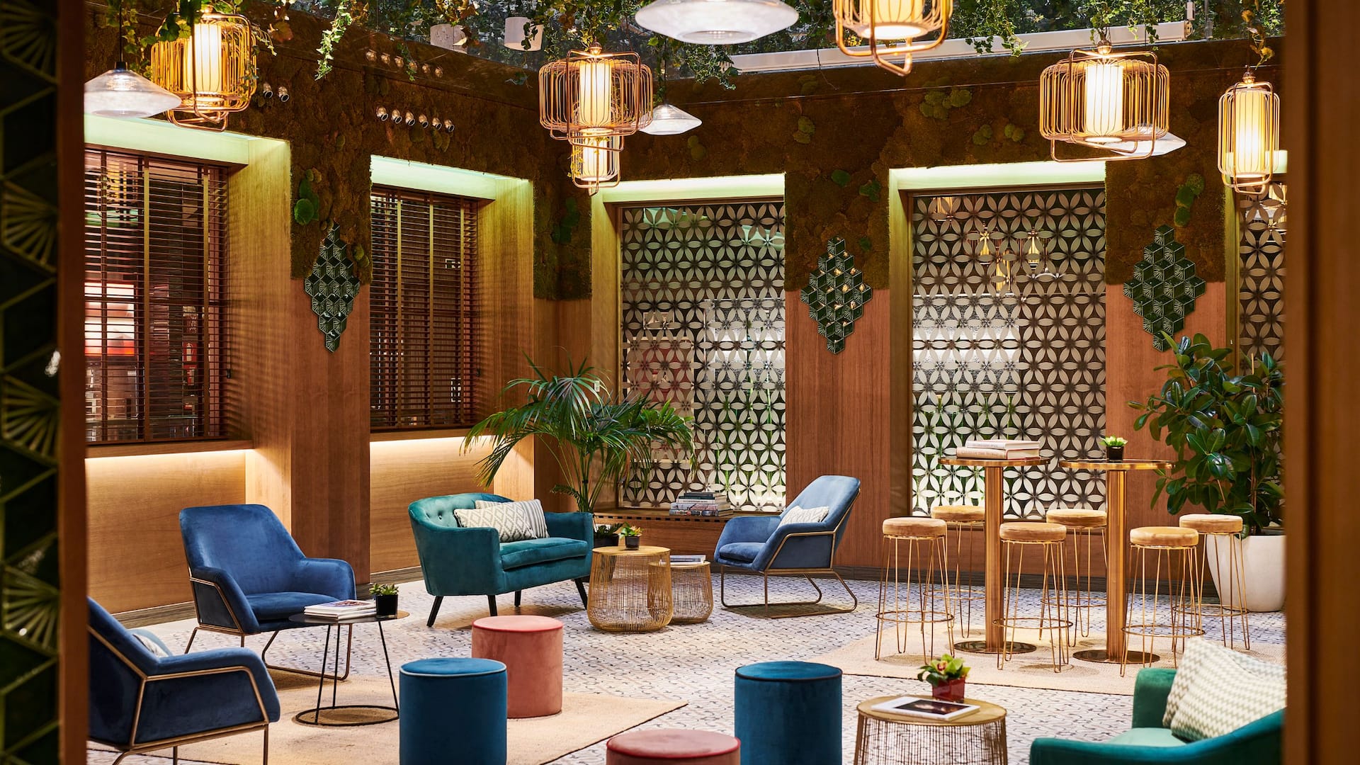 1 de 3 Hyatt Centric Gran Via Madrid Meeting Room Patio View