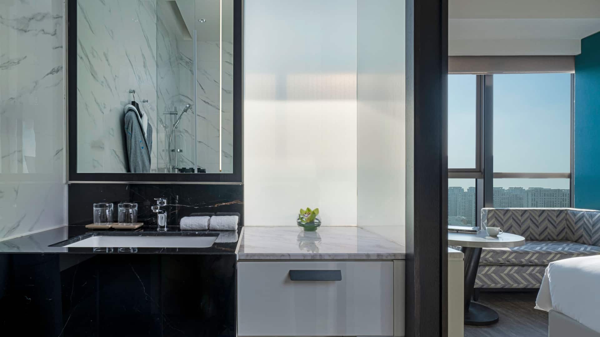 第 2，共 2 Hyatt Centric Lakeside Ningbo Standard Bathroom