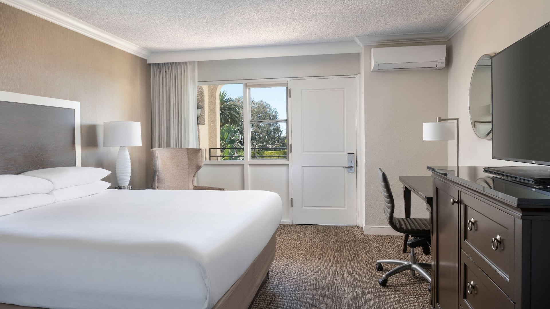 1 of 1 Hyatt Regency Newport Beach Standard King Guestroom Bay