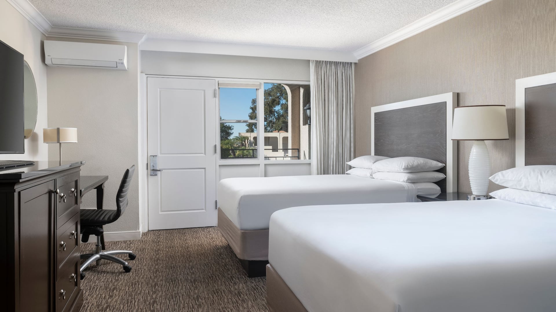 Hyatt Regency Newport Beach Standard Double Guestroom Bay