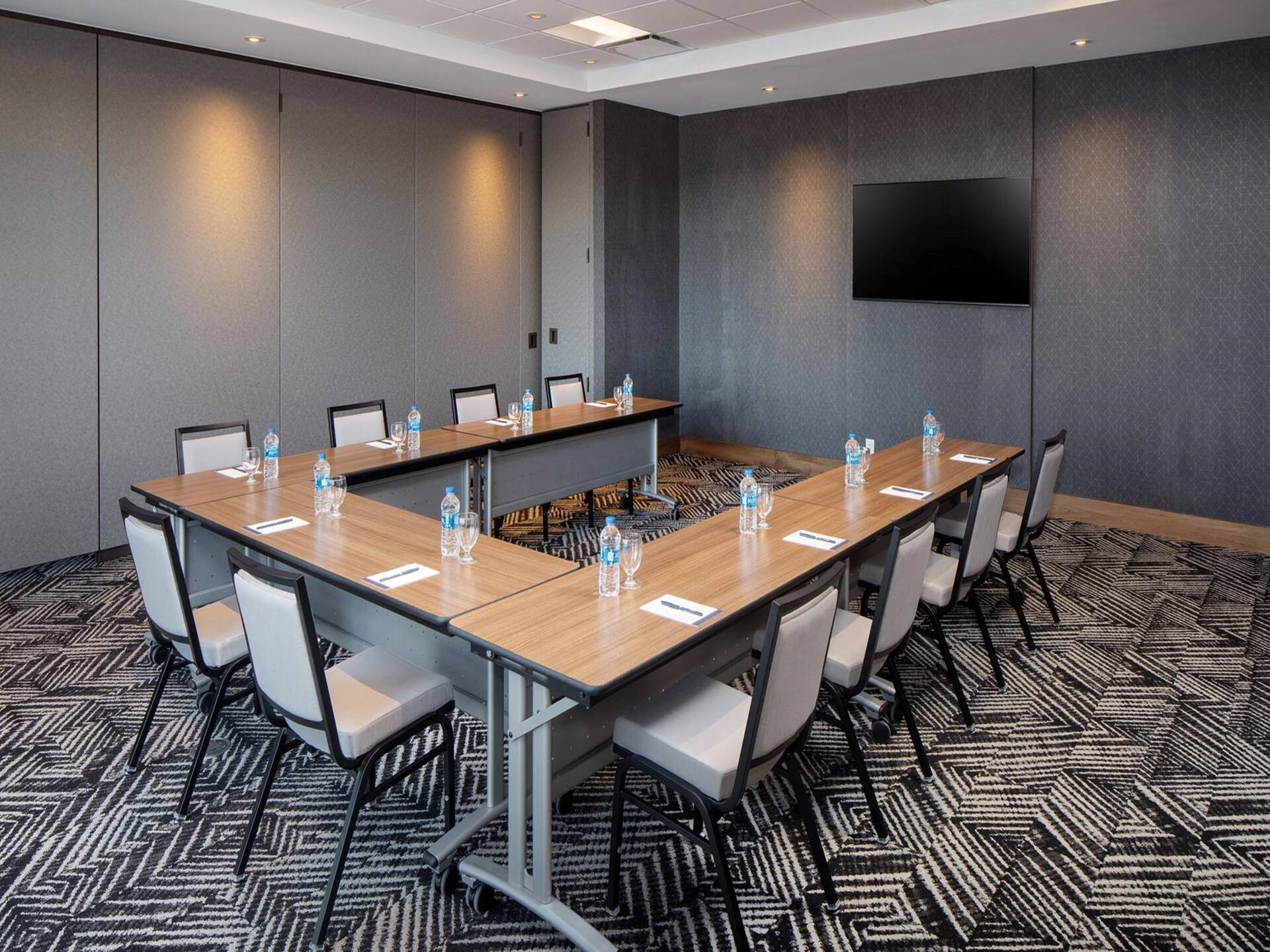 Hyatt Place Harrisonburg Chozh Event Place U Shape