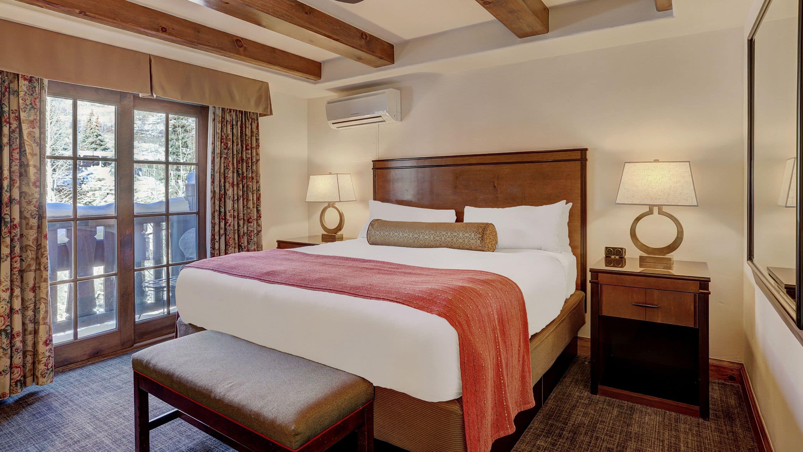 Vail Colorado Boutique Hotels In Vail Village Austria Haus   DENDA P0019 King Guestoom.16x9 