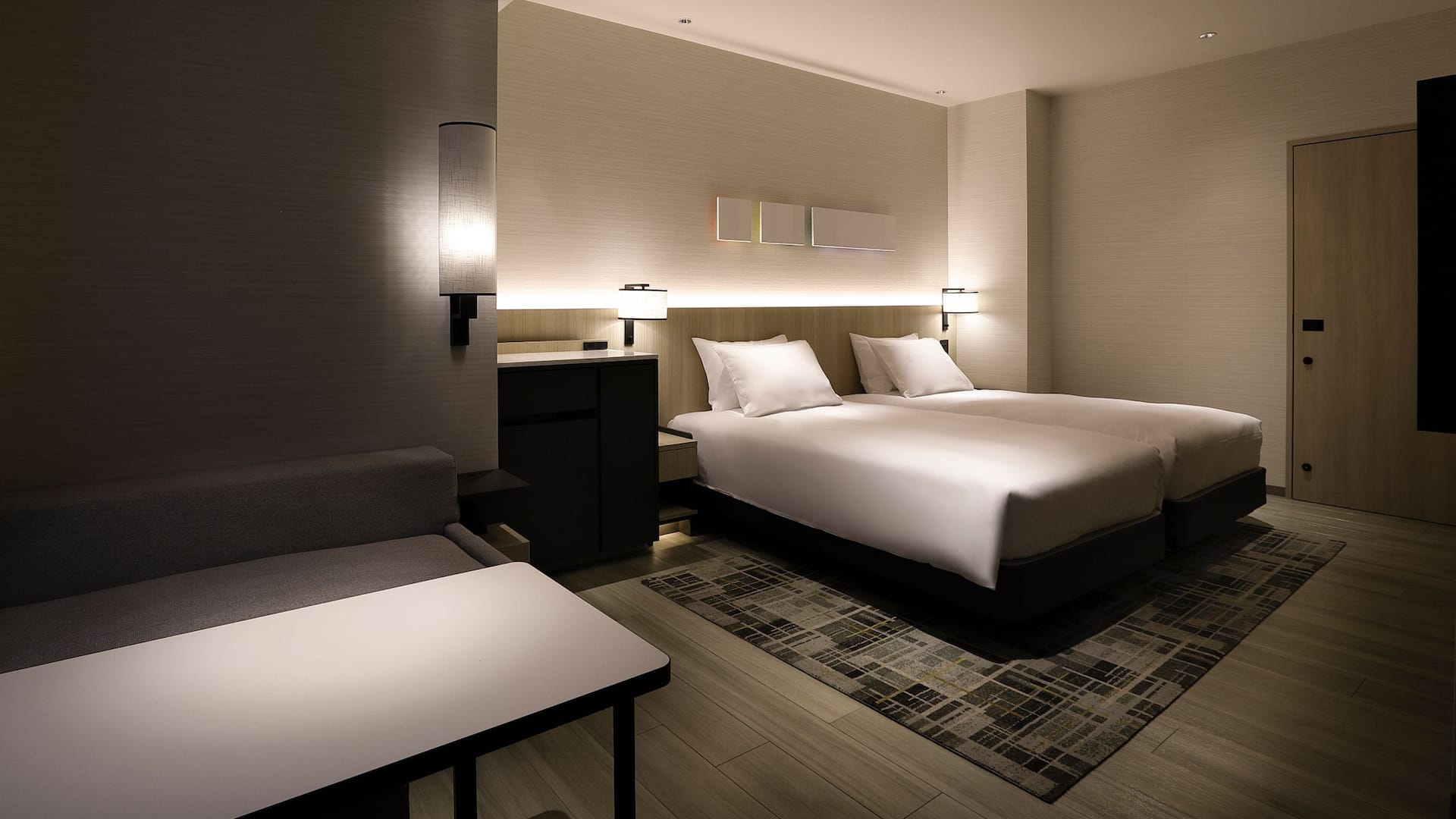 1 de 2 Hyatt Place Kyoto Main Accessible Twin Guestroom Night